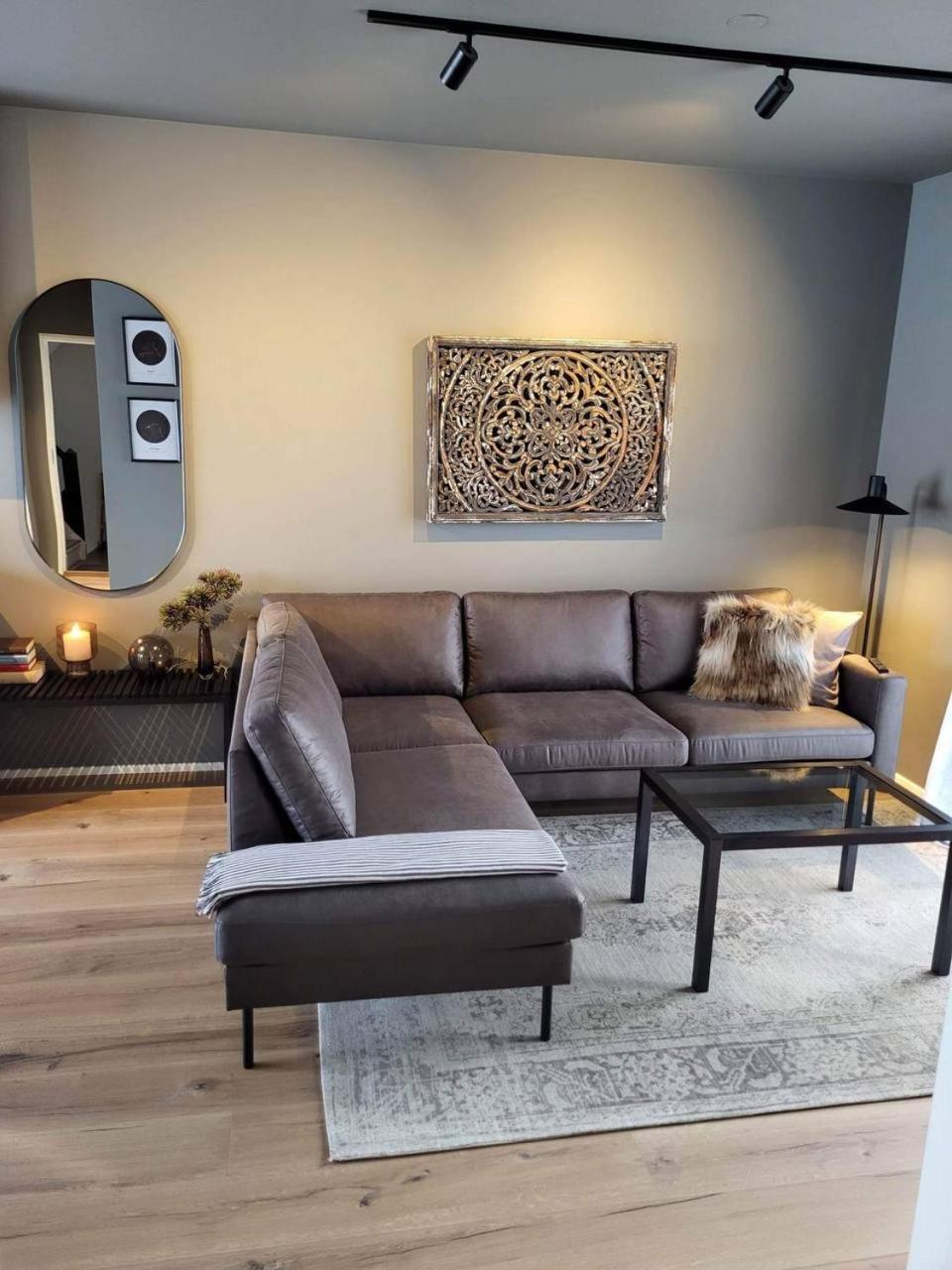 One-Bedroom Apartment - Photo 1