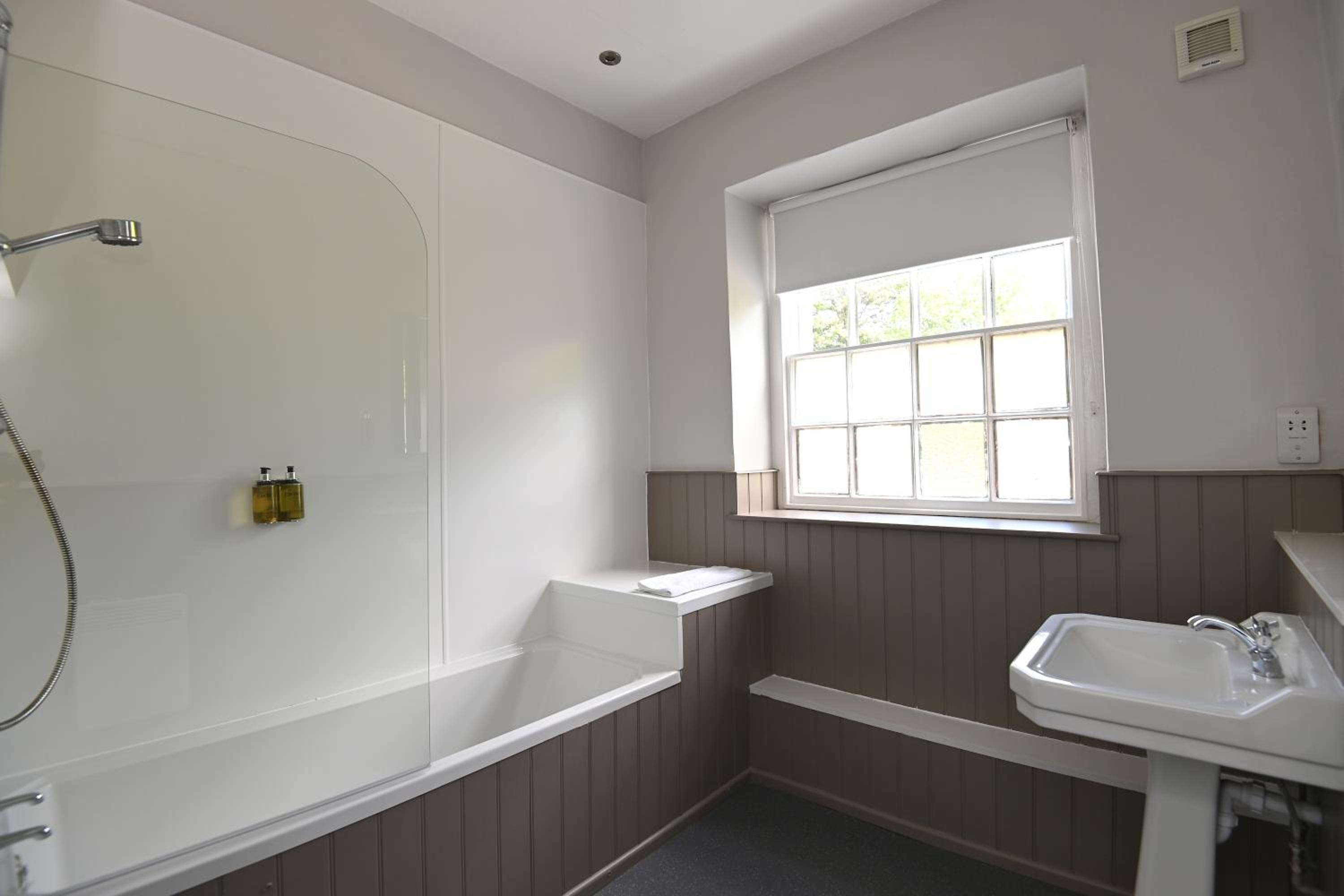 Standard Double Room - Photo 6