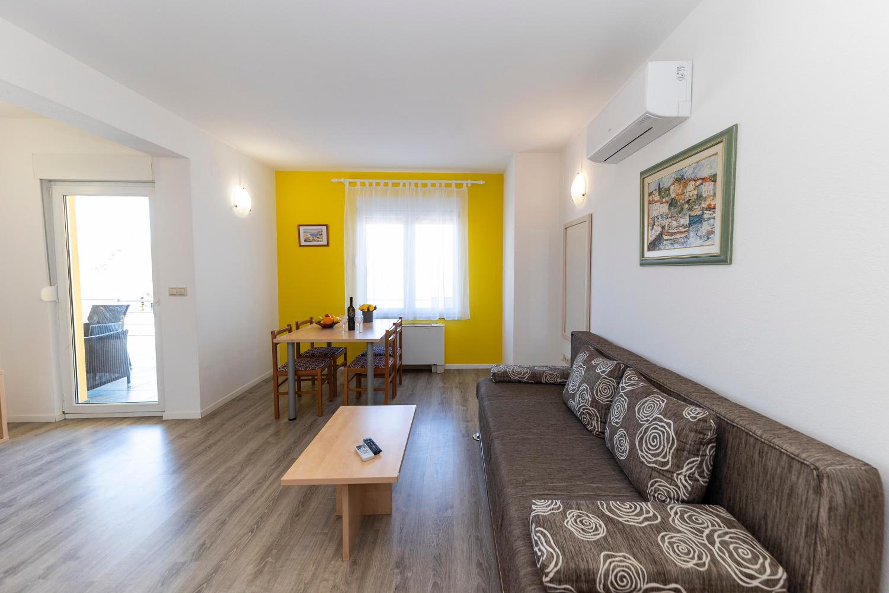 One-Bedroom Apartment with Balcony photo 2