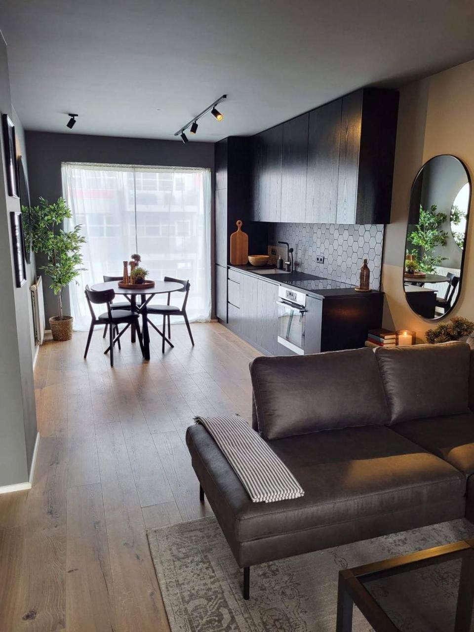 One-Bedroom Apartment - Photo 2