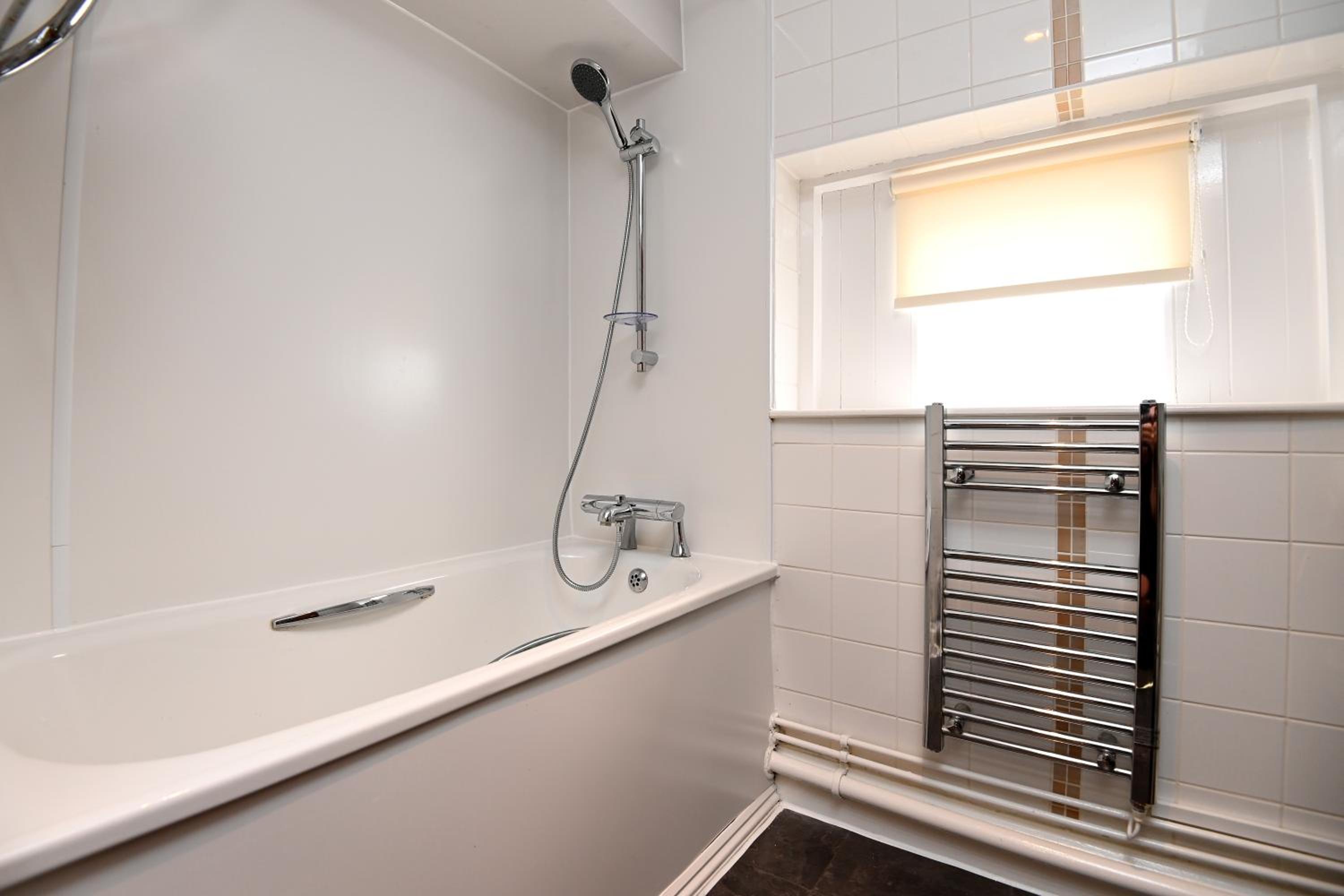 Standard Twin Room - Photo 5