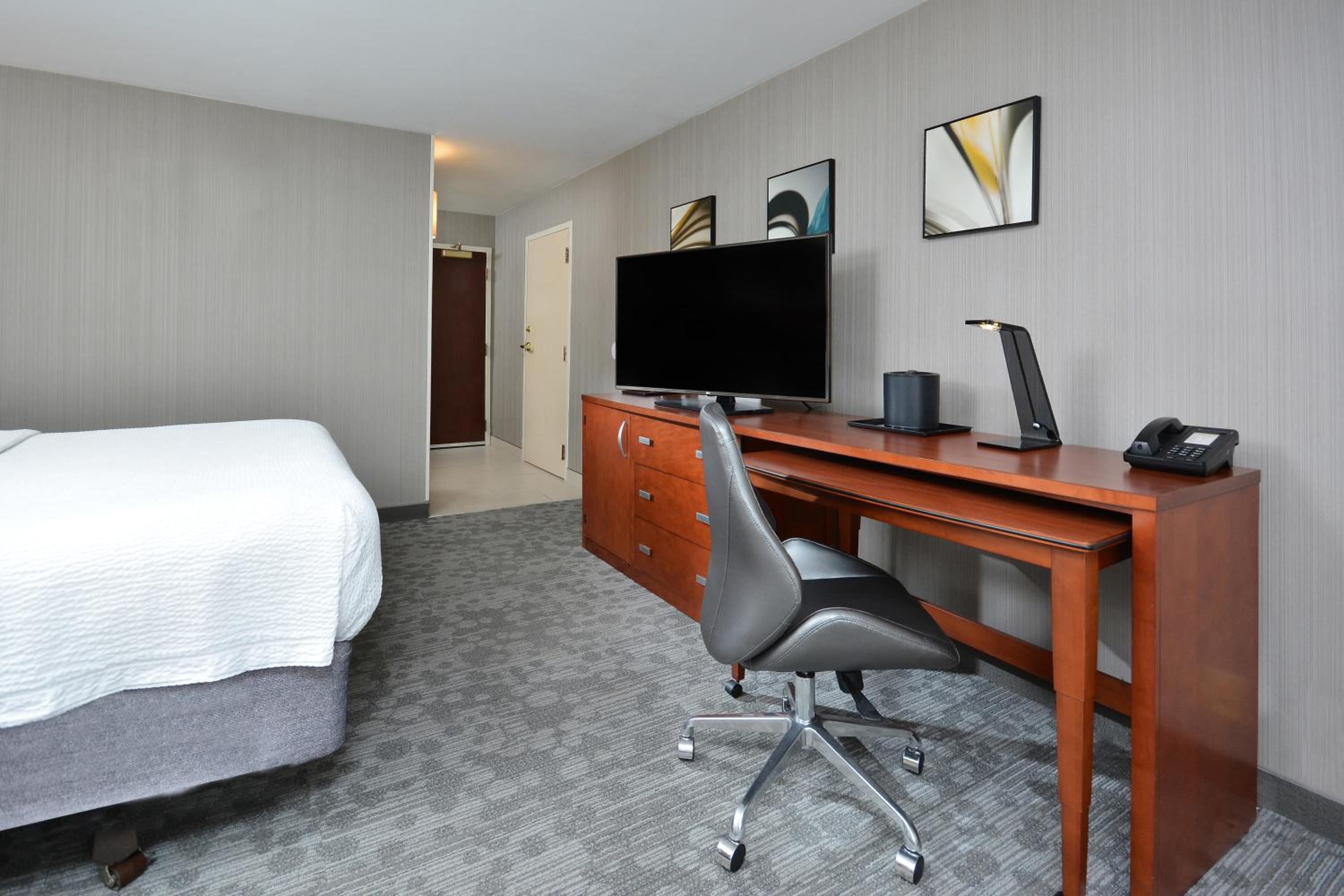 King Room with Sofa Bed - Photo 1