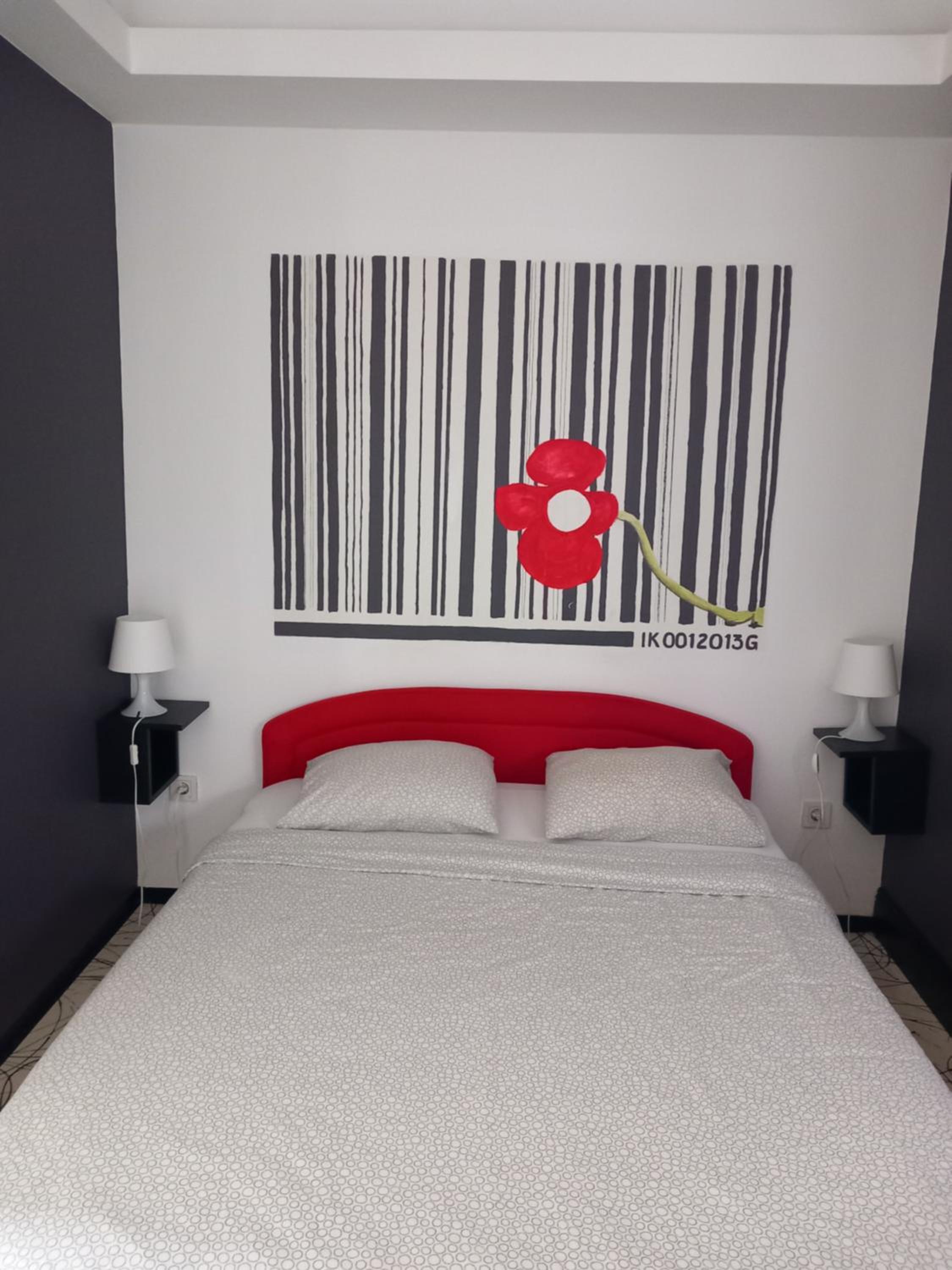 Double Room with Private Bathroom - Photo 10