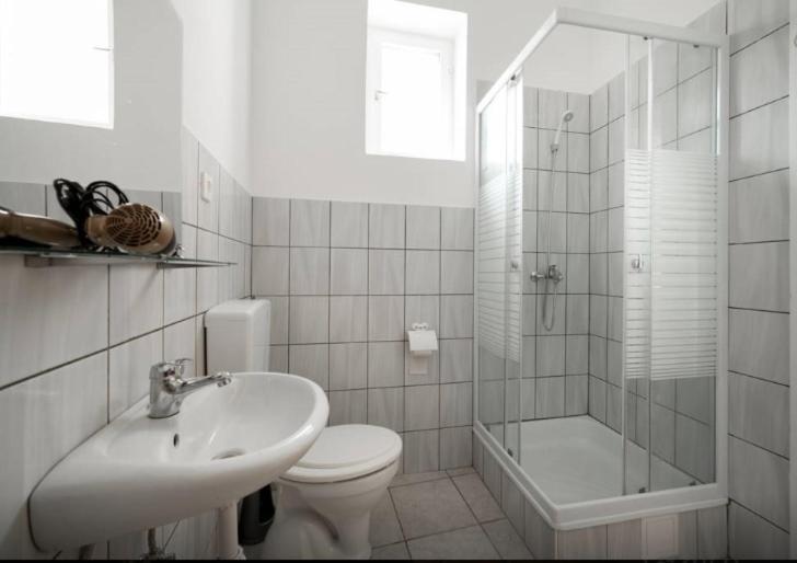 Apartment with Balcony - Photo 12