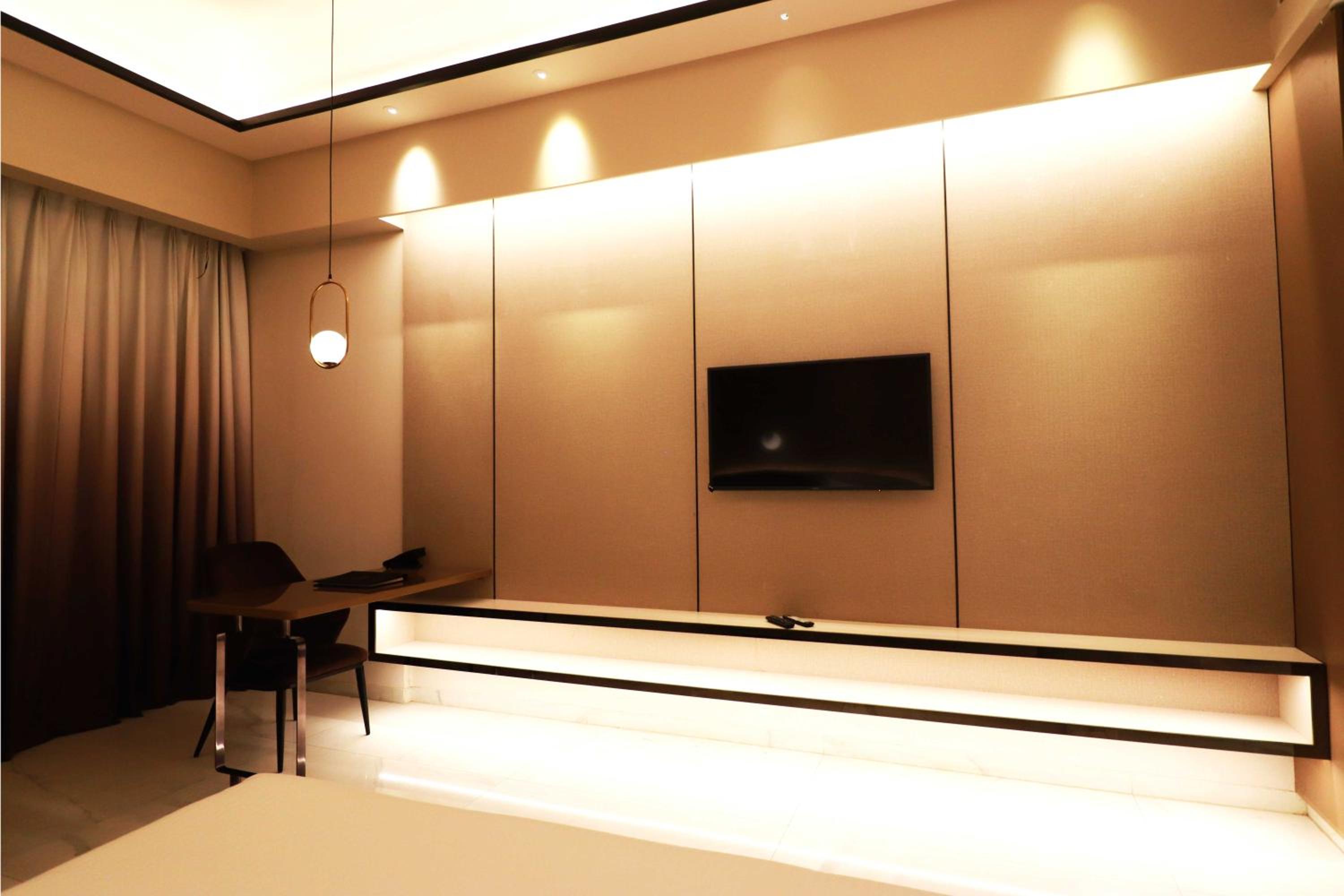 Deluxe Room - Photo 2