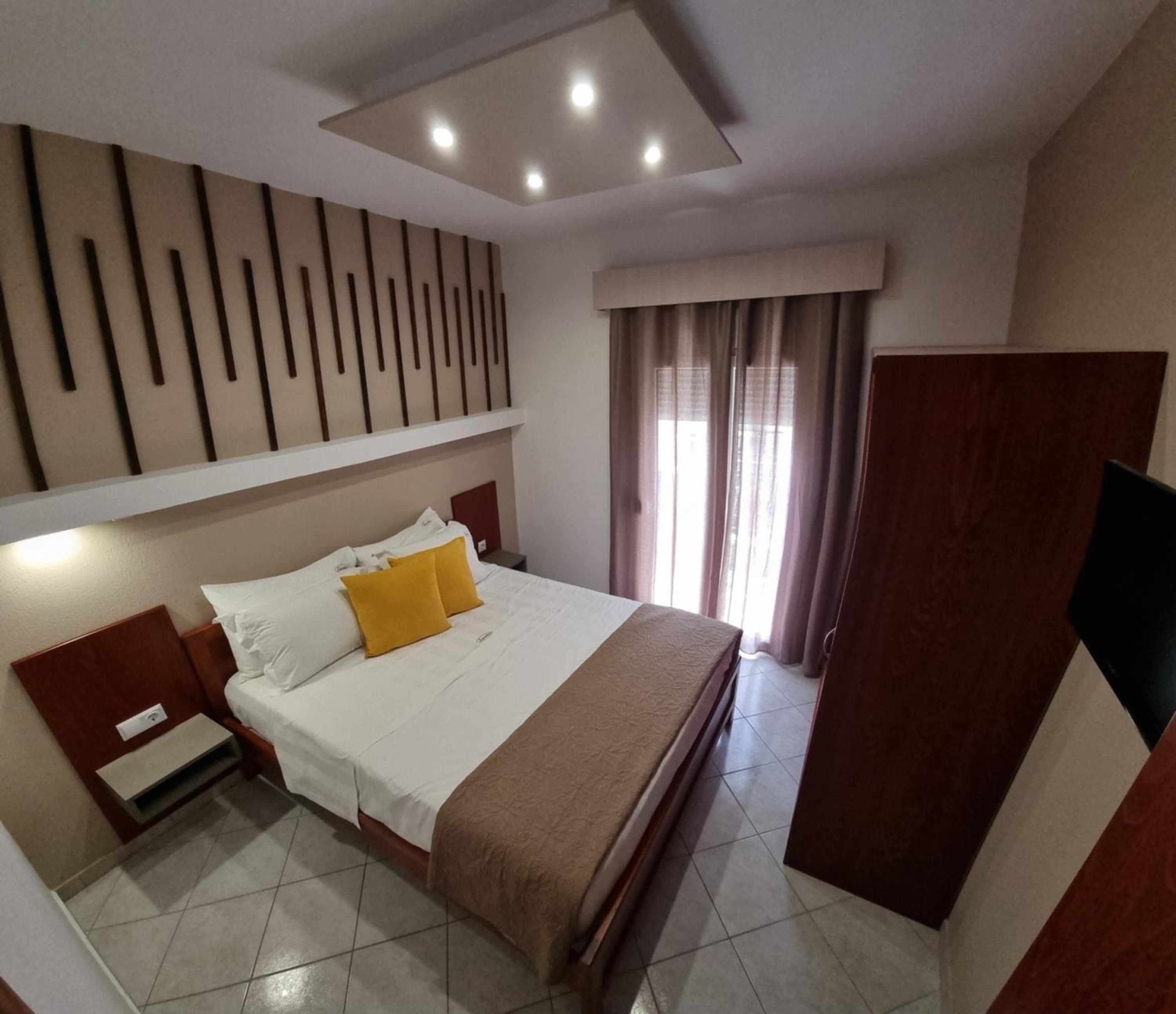 Superior Suite - Photo 23