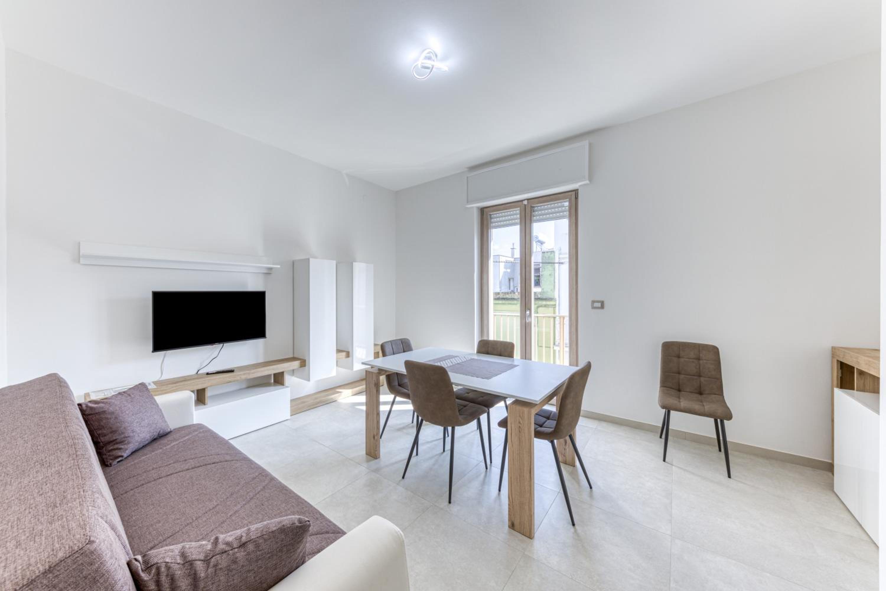 Two-Bedroom Deluxe Apartment with Balcony