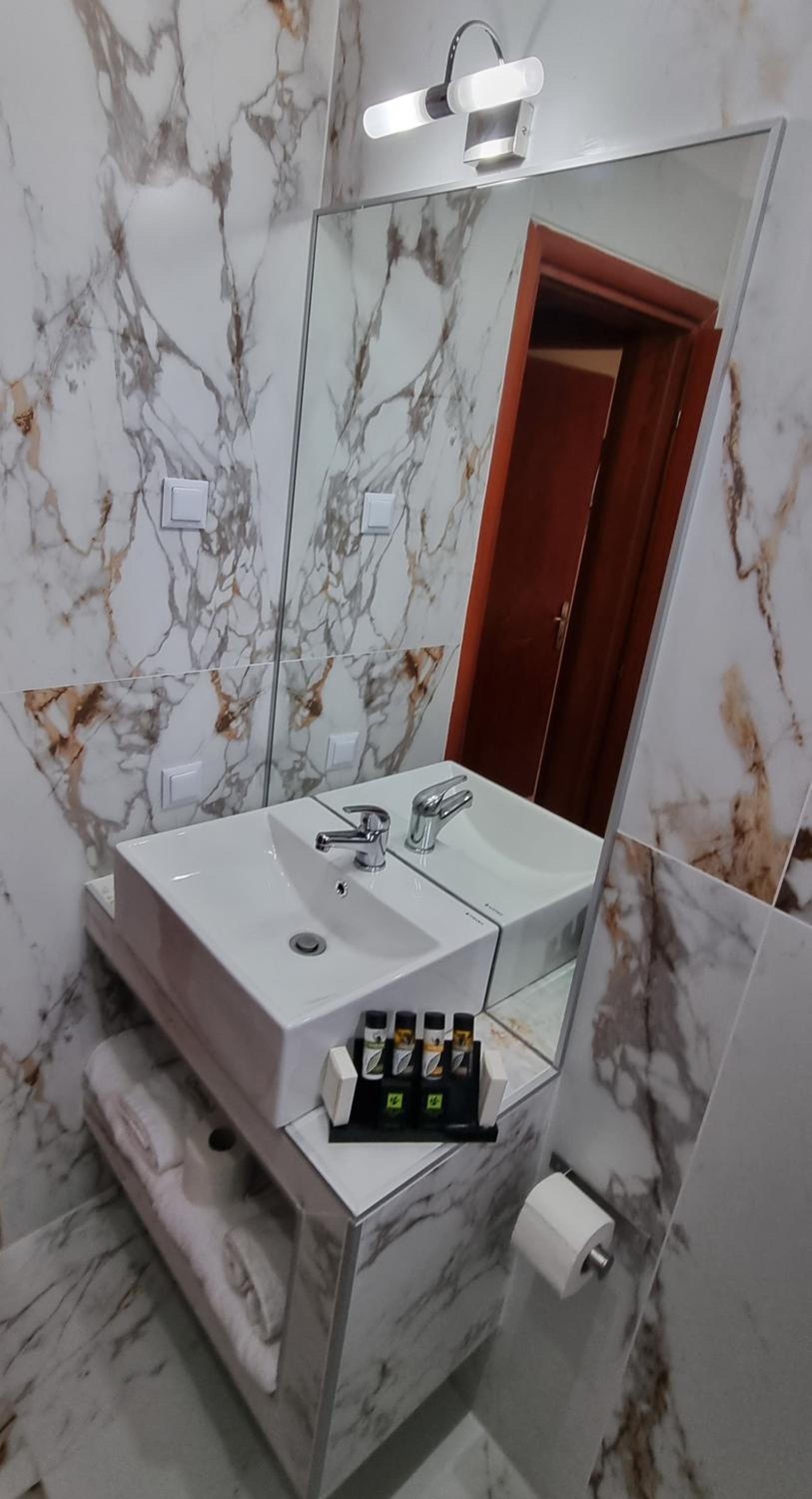 Superior Suite - Photo 18