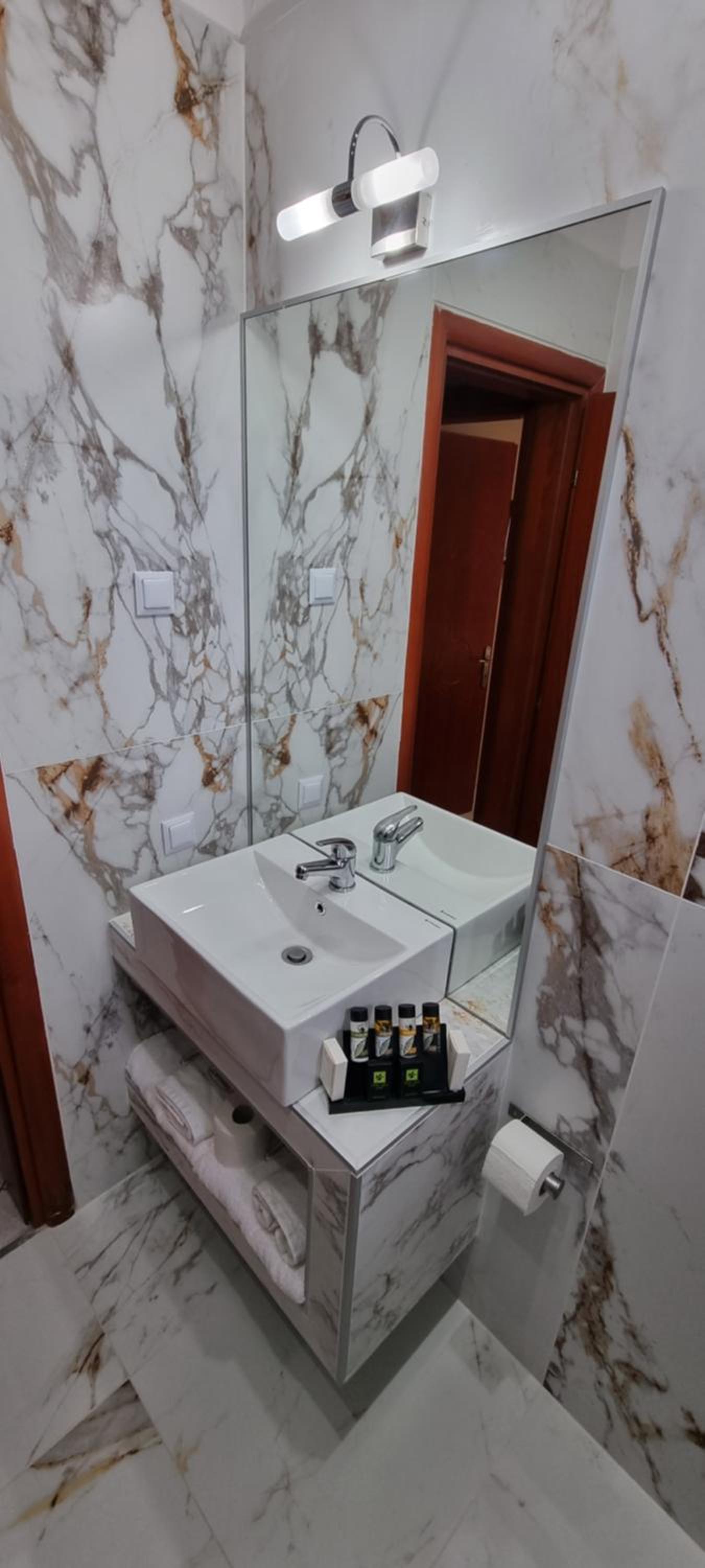 Superior Suite - Photo 22