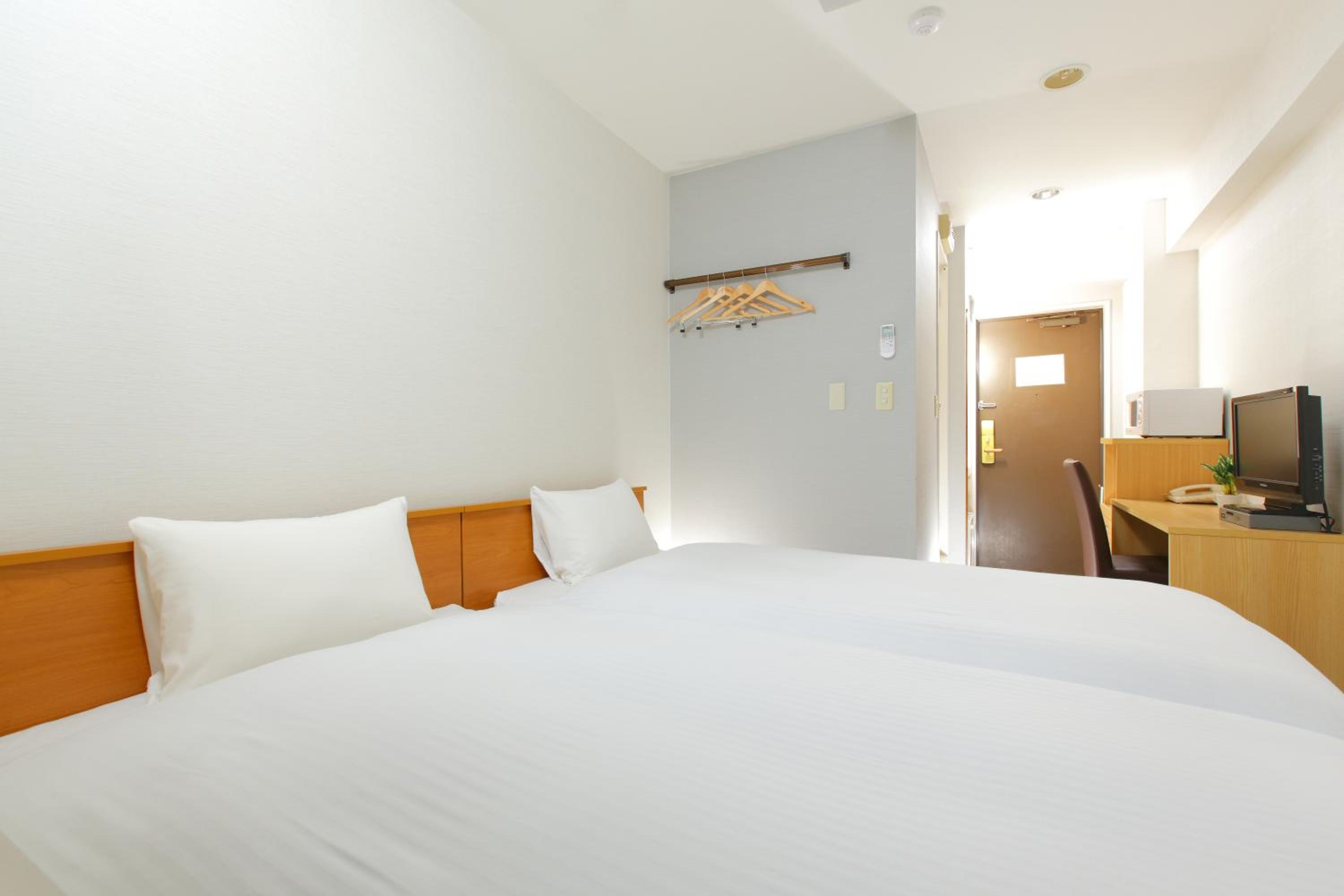 Standard Twin Room - House Keeping is Optional with Additional Cost photo 2