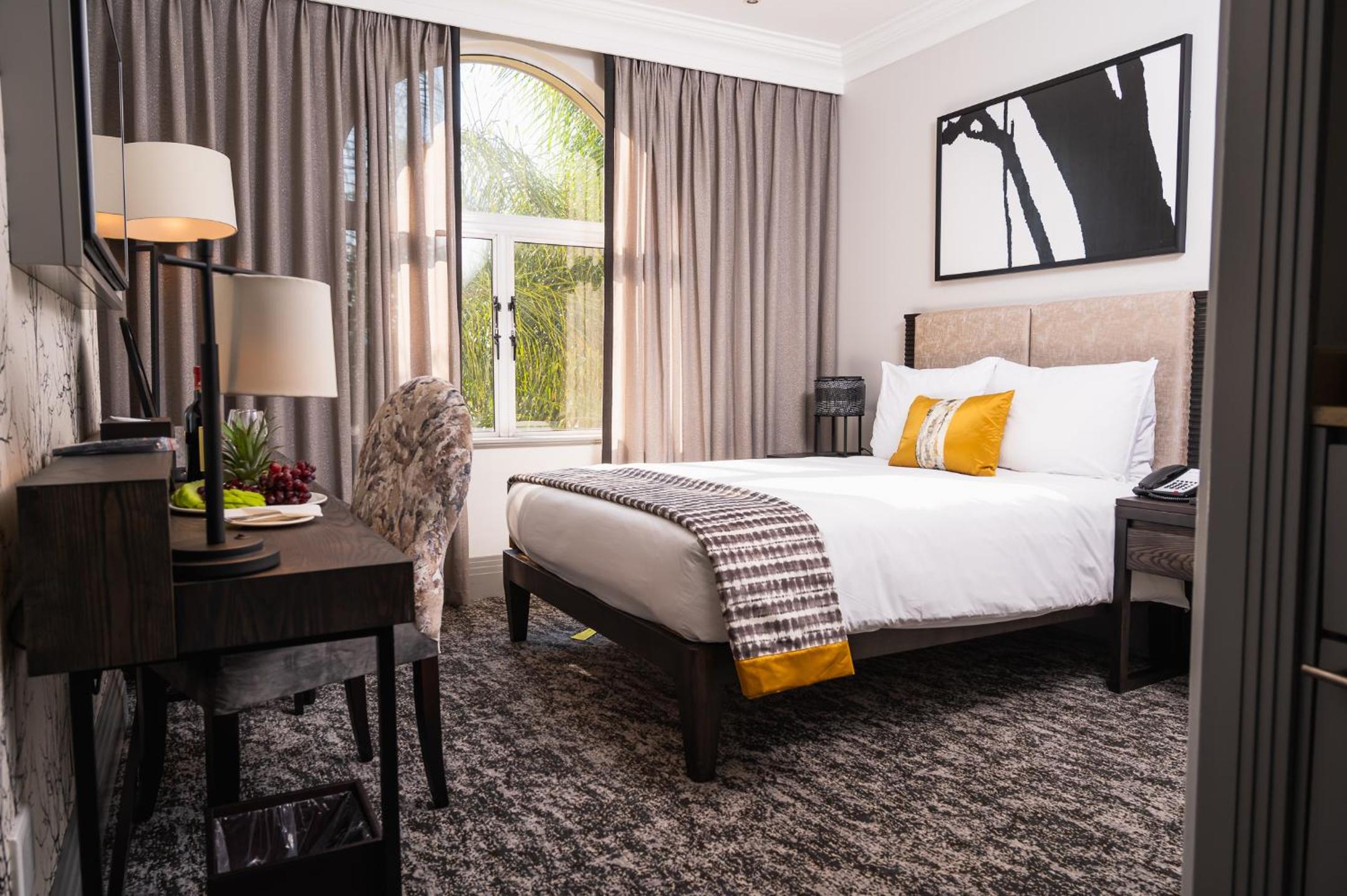 Standard Queen Room
