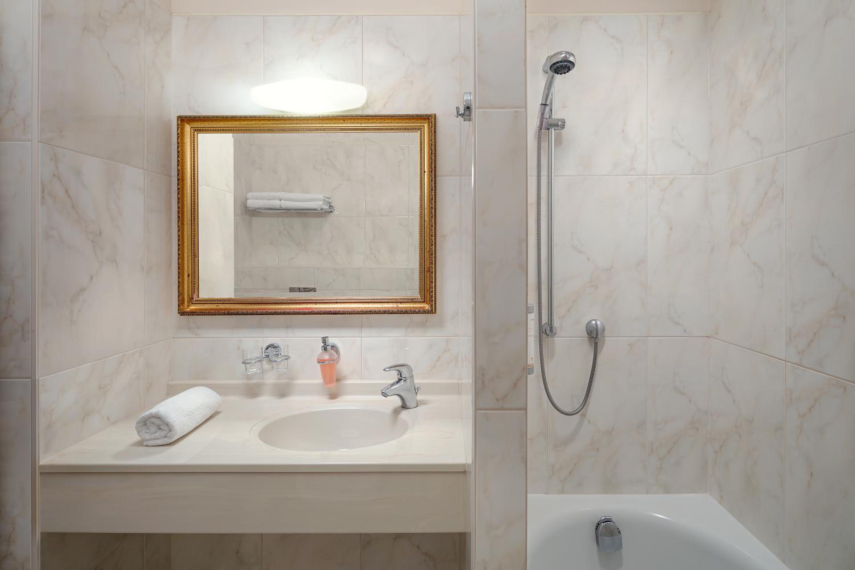 Comfort Double Room with Wellness Access - Photo 4