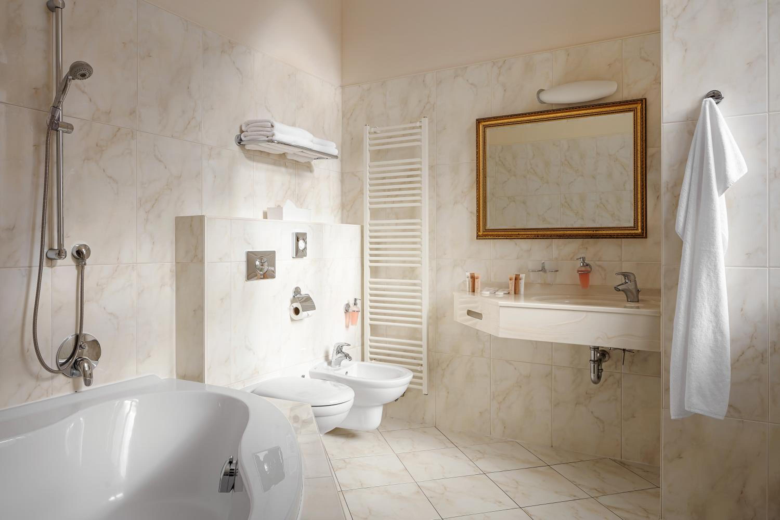 Suite with Wellness Access - Photo 3