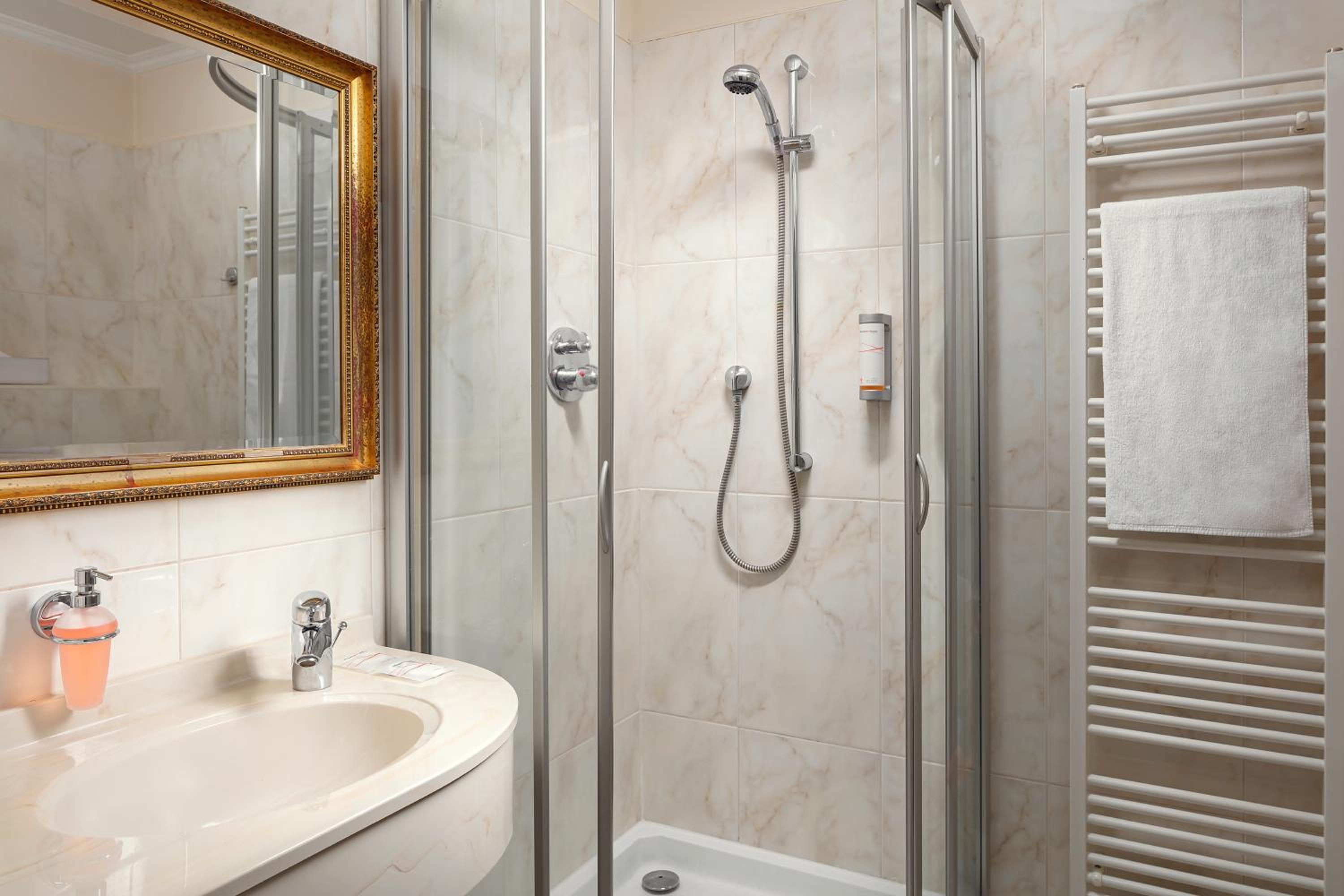 Suite with Wellness Access - Photo 2