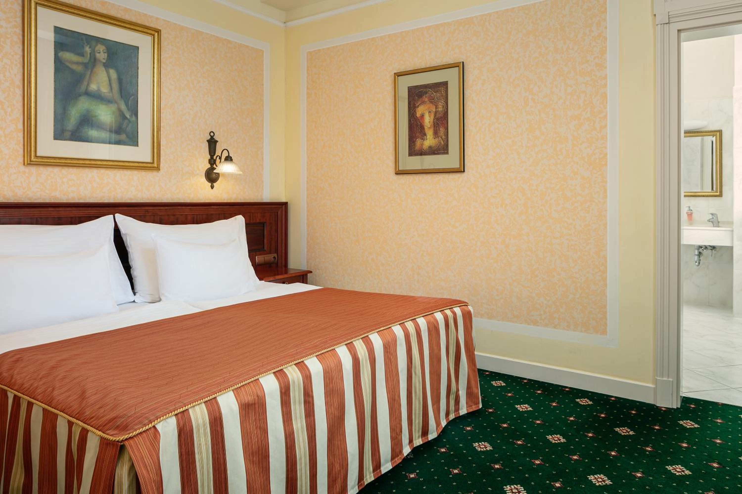 Suite with Wellness Access - Photo 4