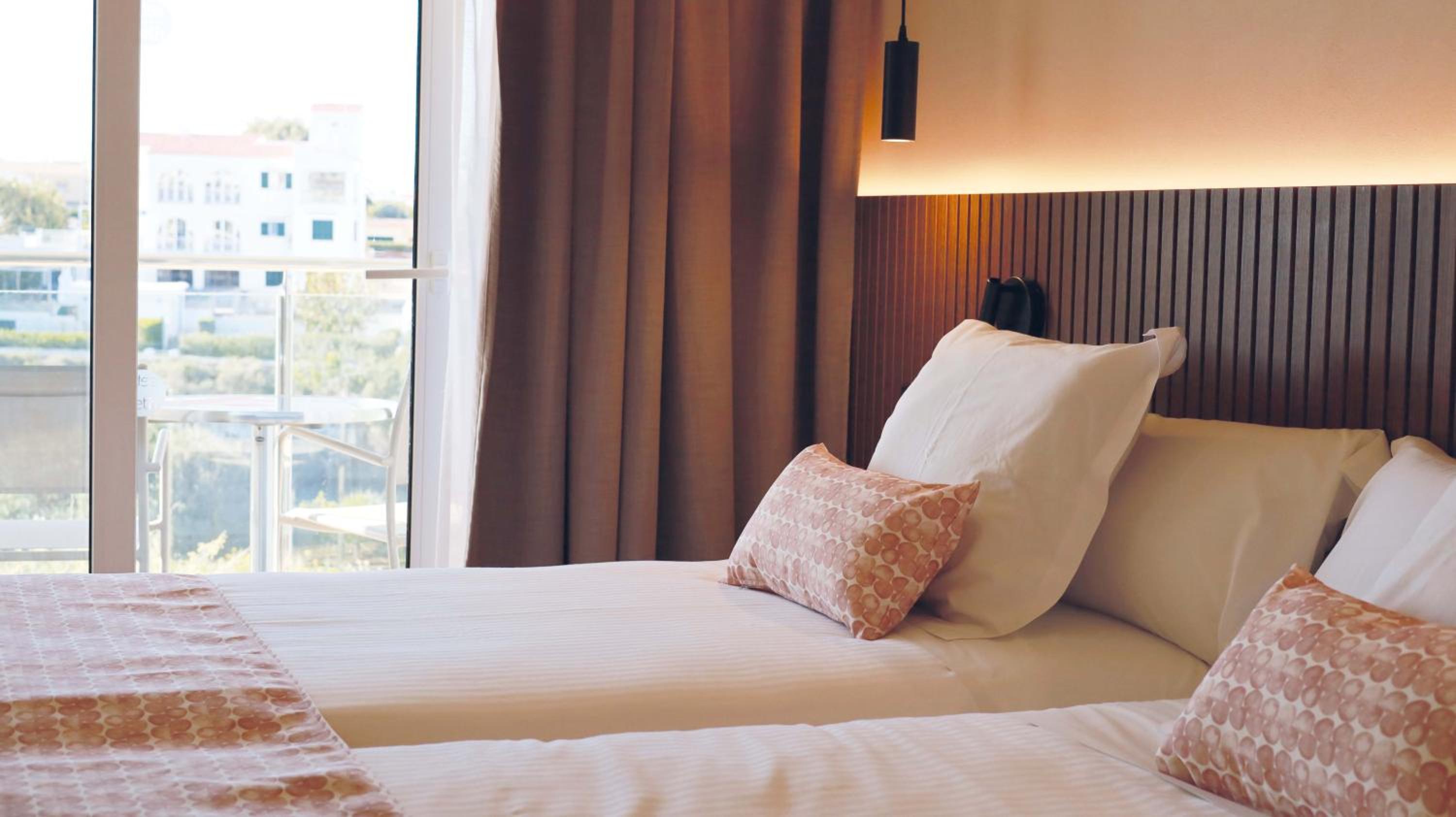 Double or Twin Room with Sea View photo 3