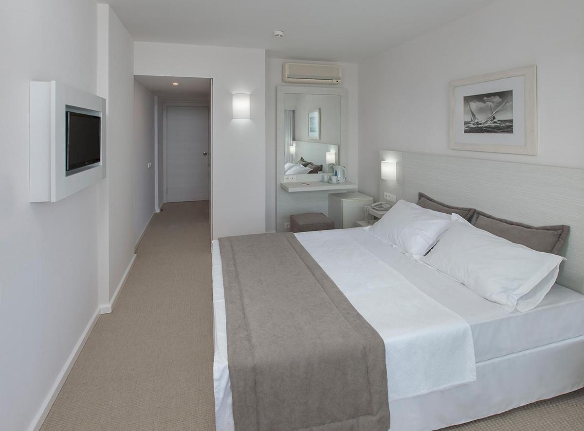 Double or Twin Room with Garden View photo 2