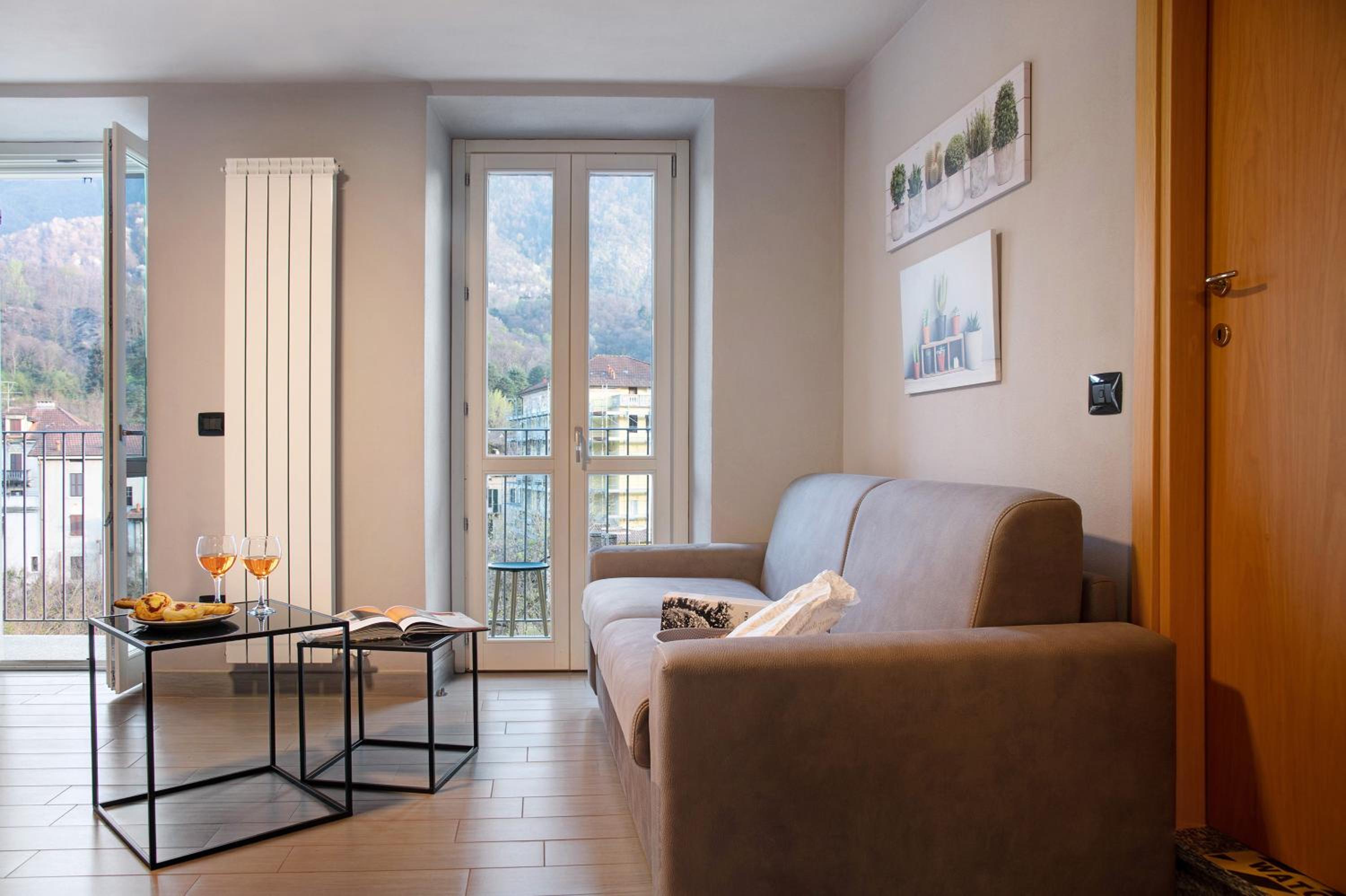 Two-Bedroom Deluxe Apartment with Balcony photo 2