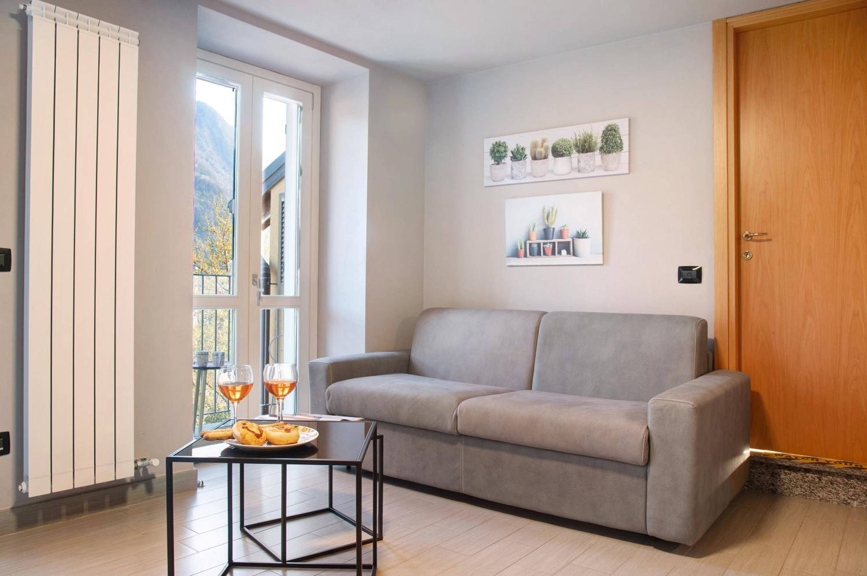 Two-Bedroom Deluxe Apartment with Balcony