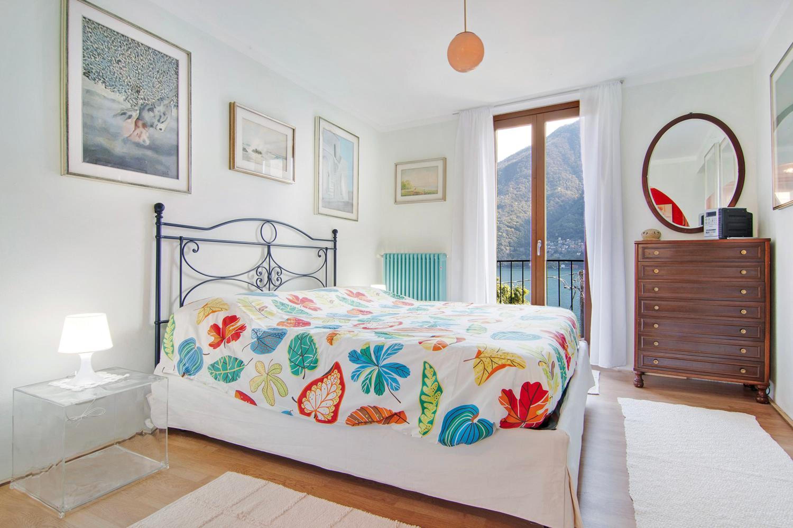 One-Bedroom Apartment with Lake View