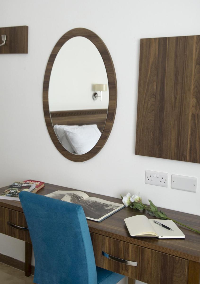 Large Double or Twin Room photo 3