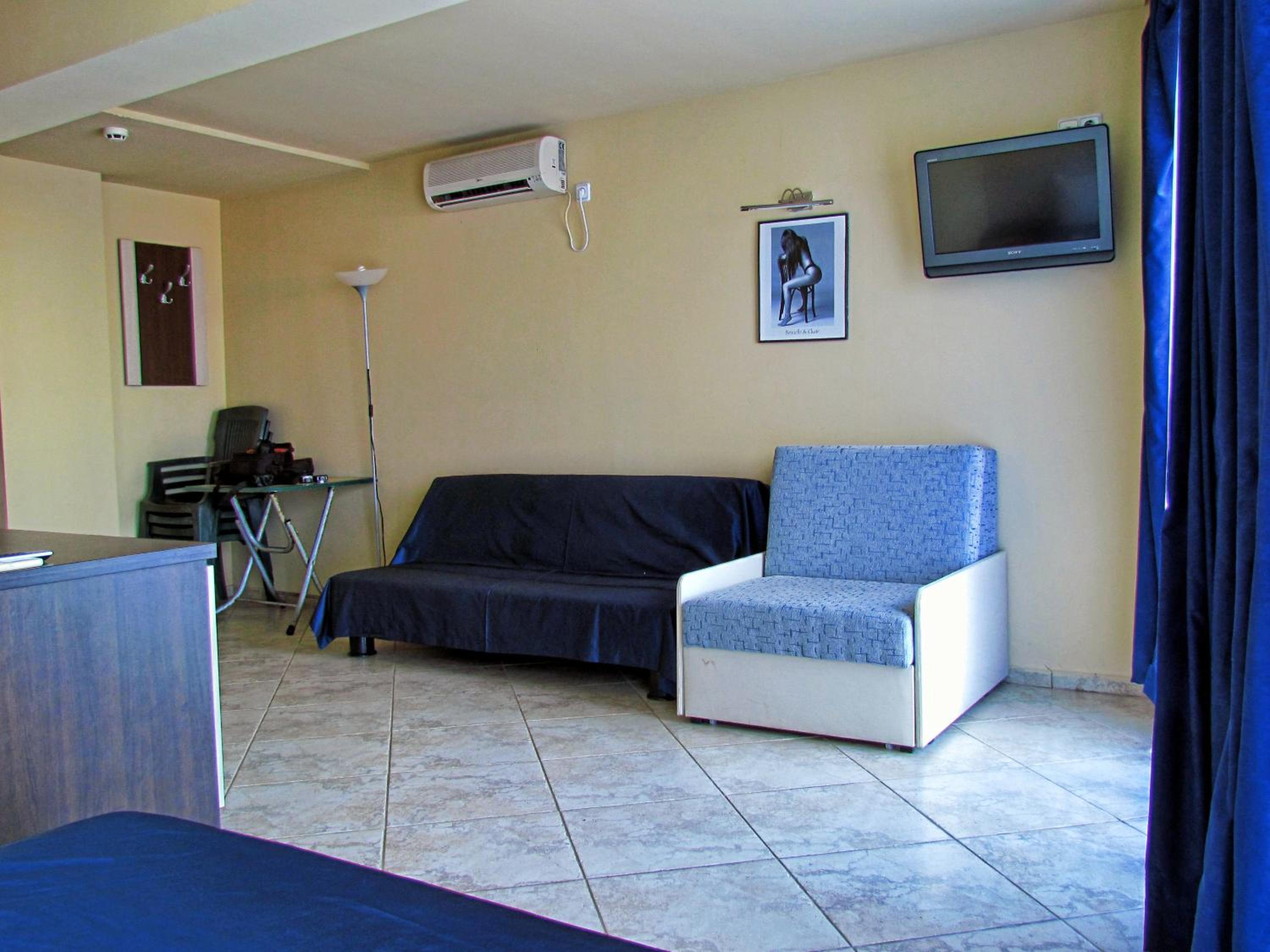 Family Room (2 Adults + 2 Children) with Sea View photo 2