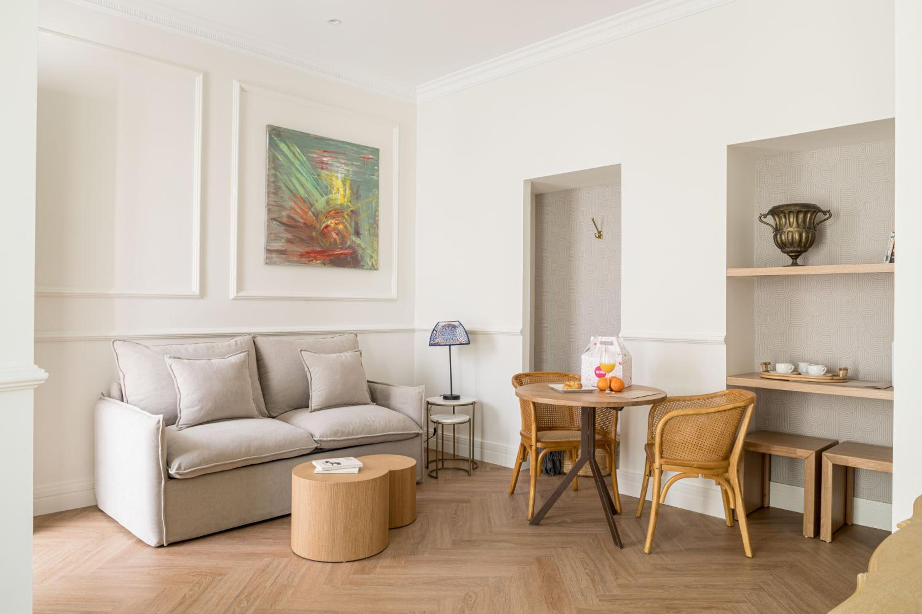 Suite - Photo 20