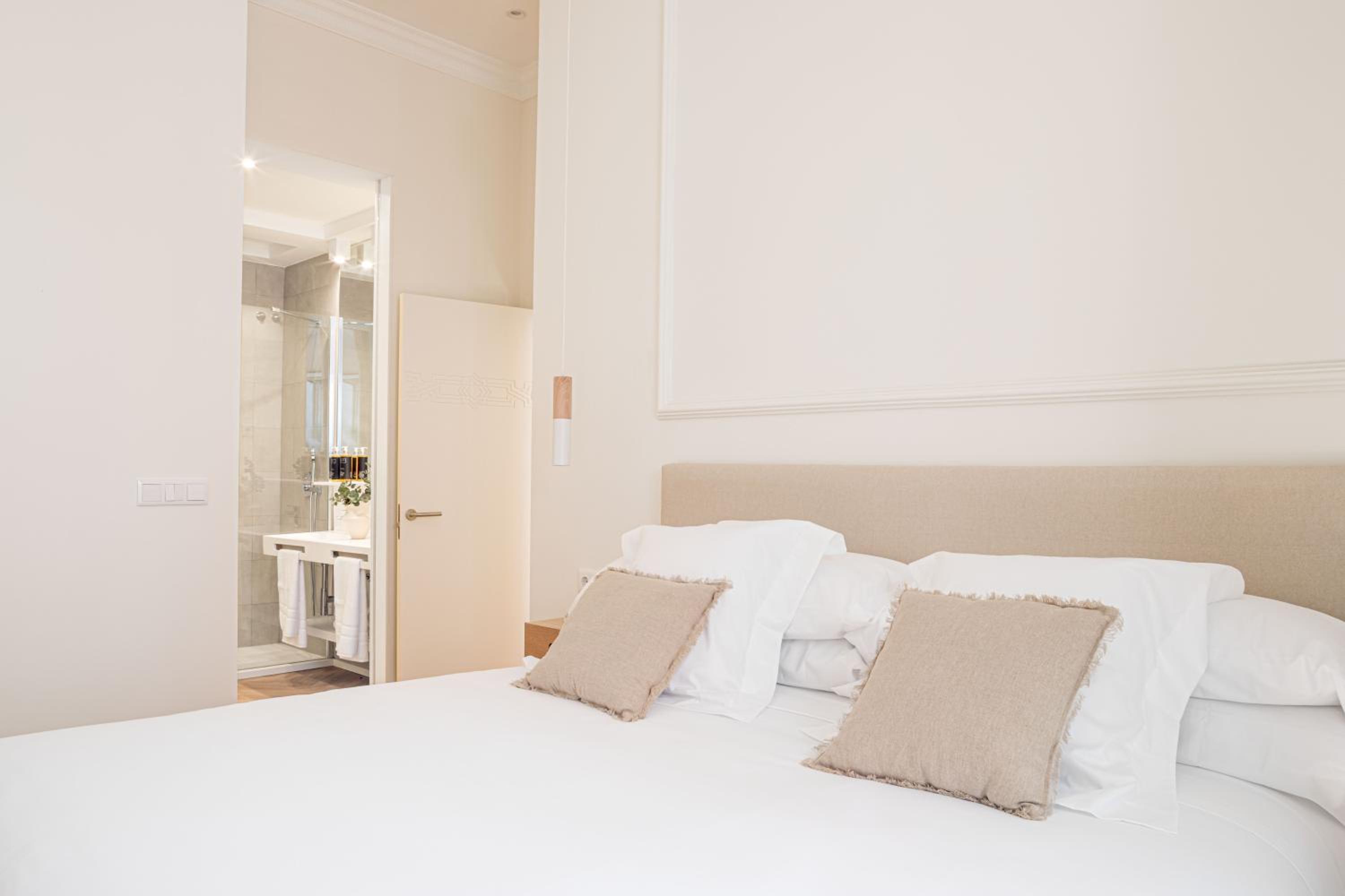 Suite - Photo 3