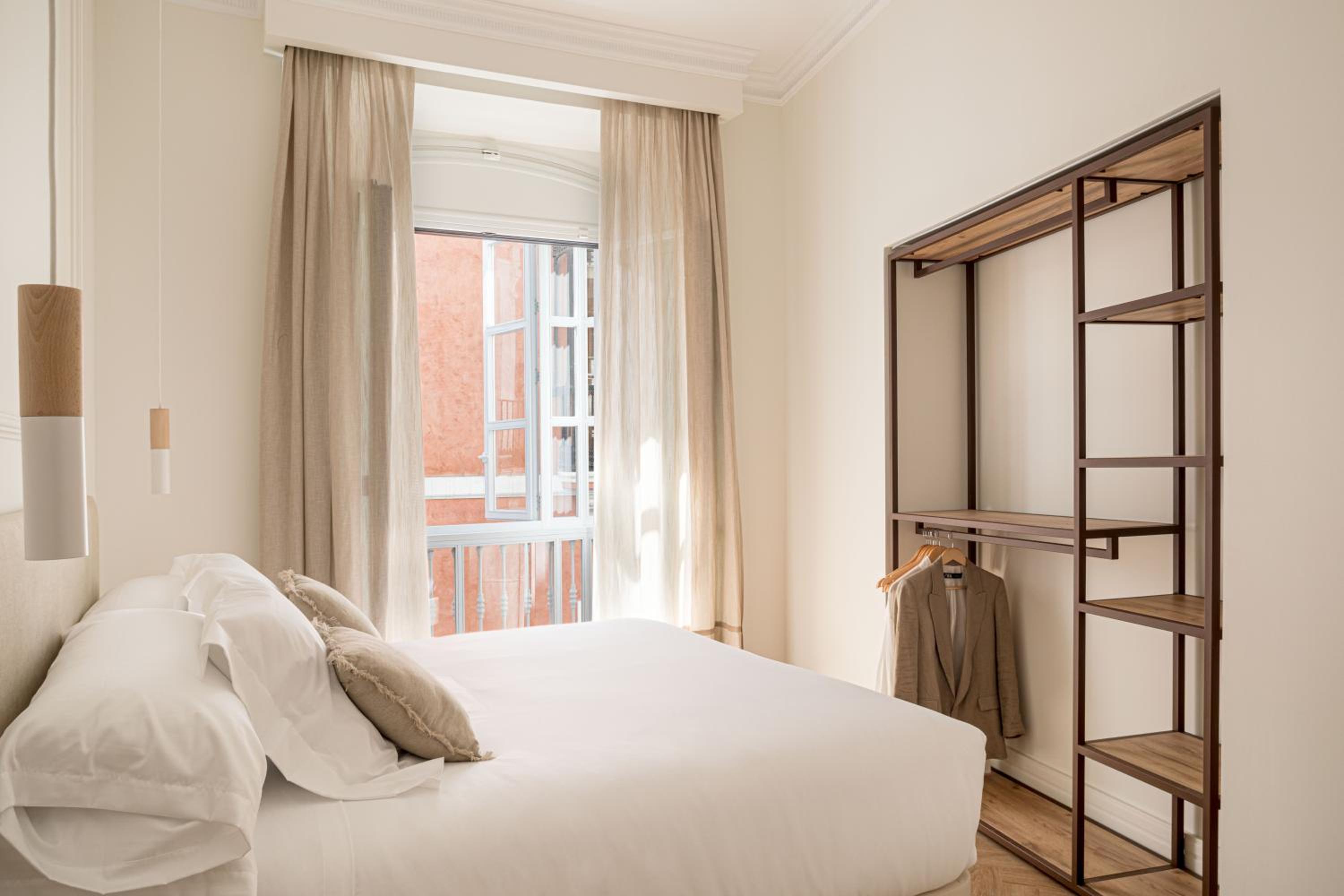 Suite - Photo 5