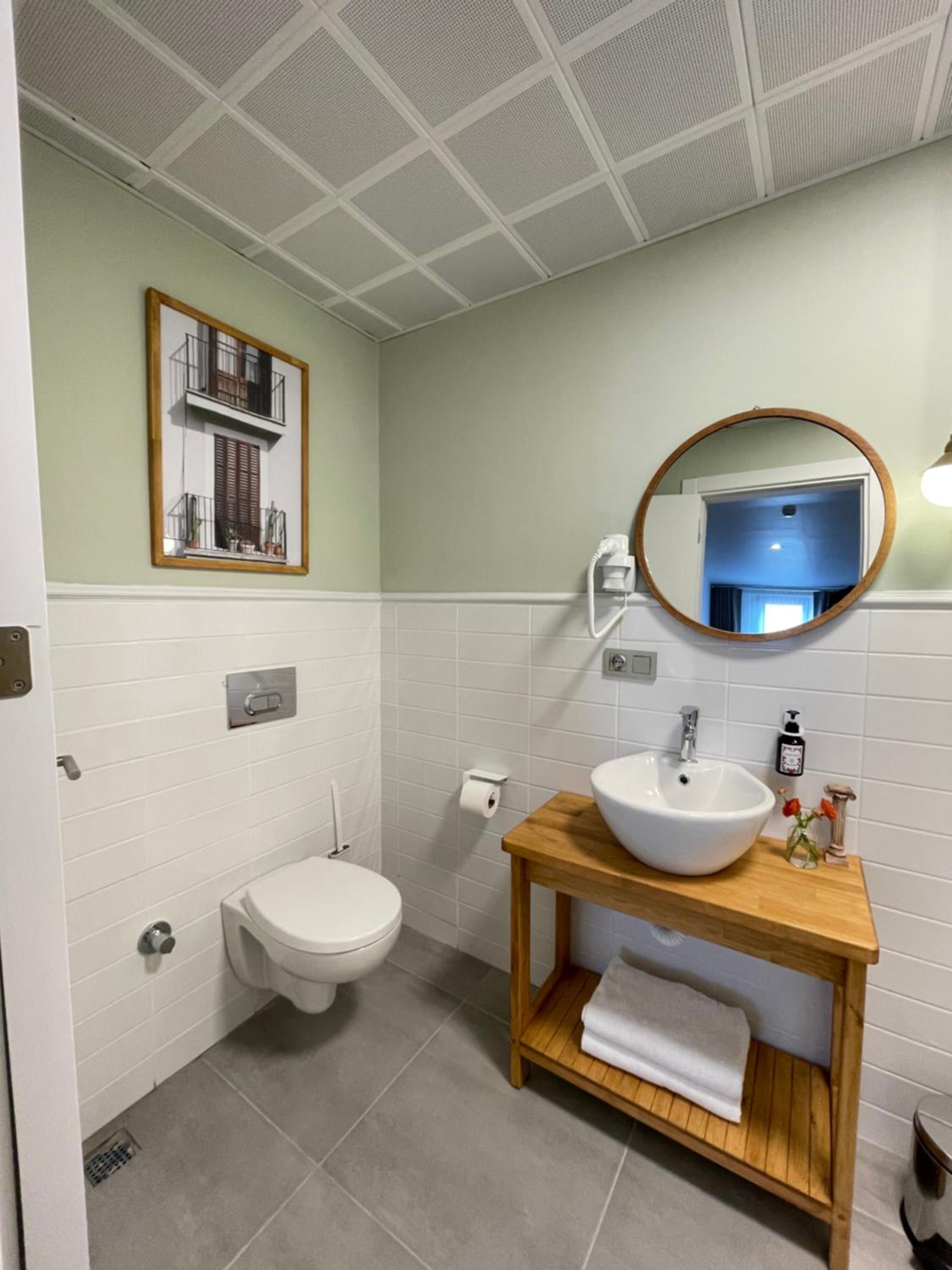 Deluxe Double Room - Photo 13