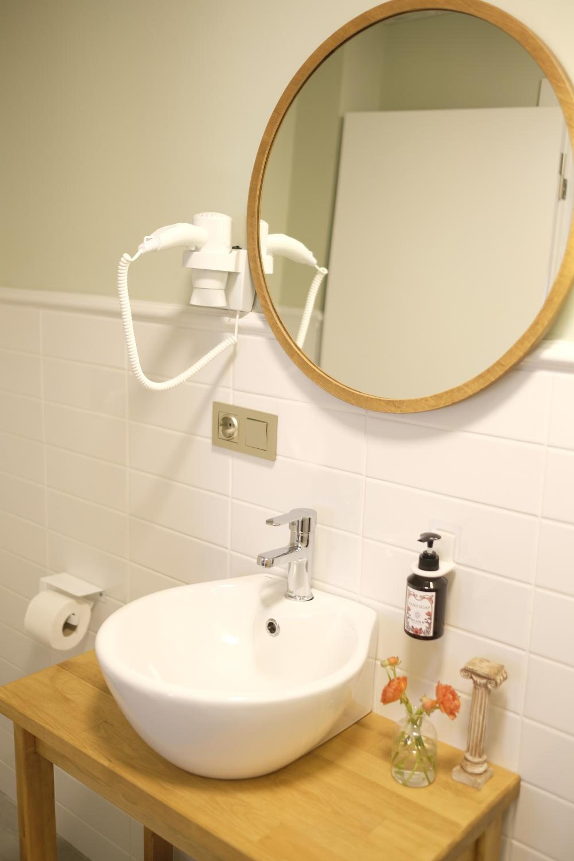 Standard Triple Room - Photo 9