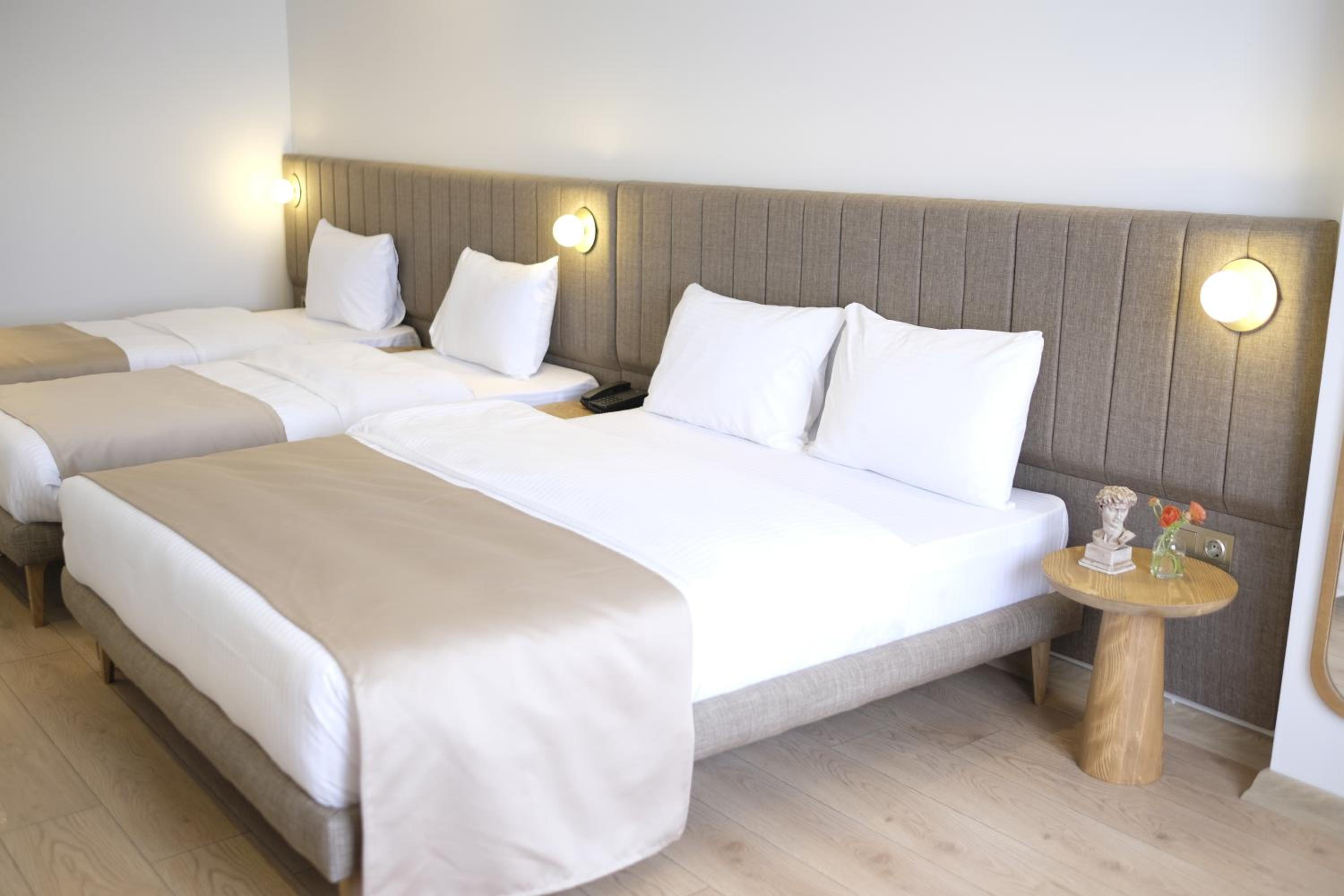 Deluxe Quadruple Room - Photo 13