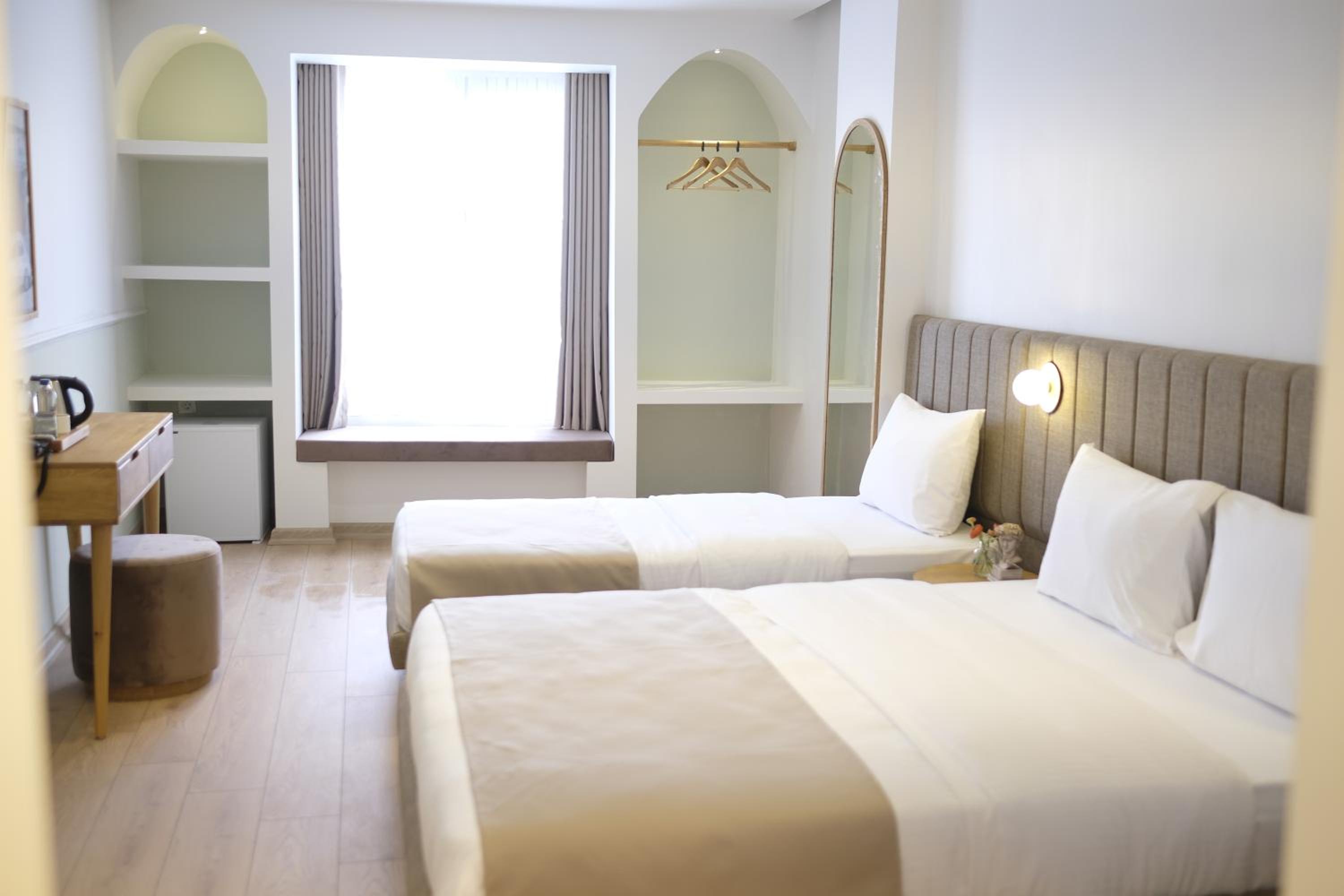 Deluxe Double or Twin Room - Photo 6
