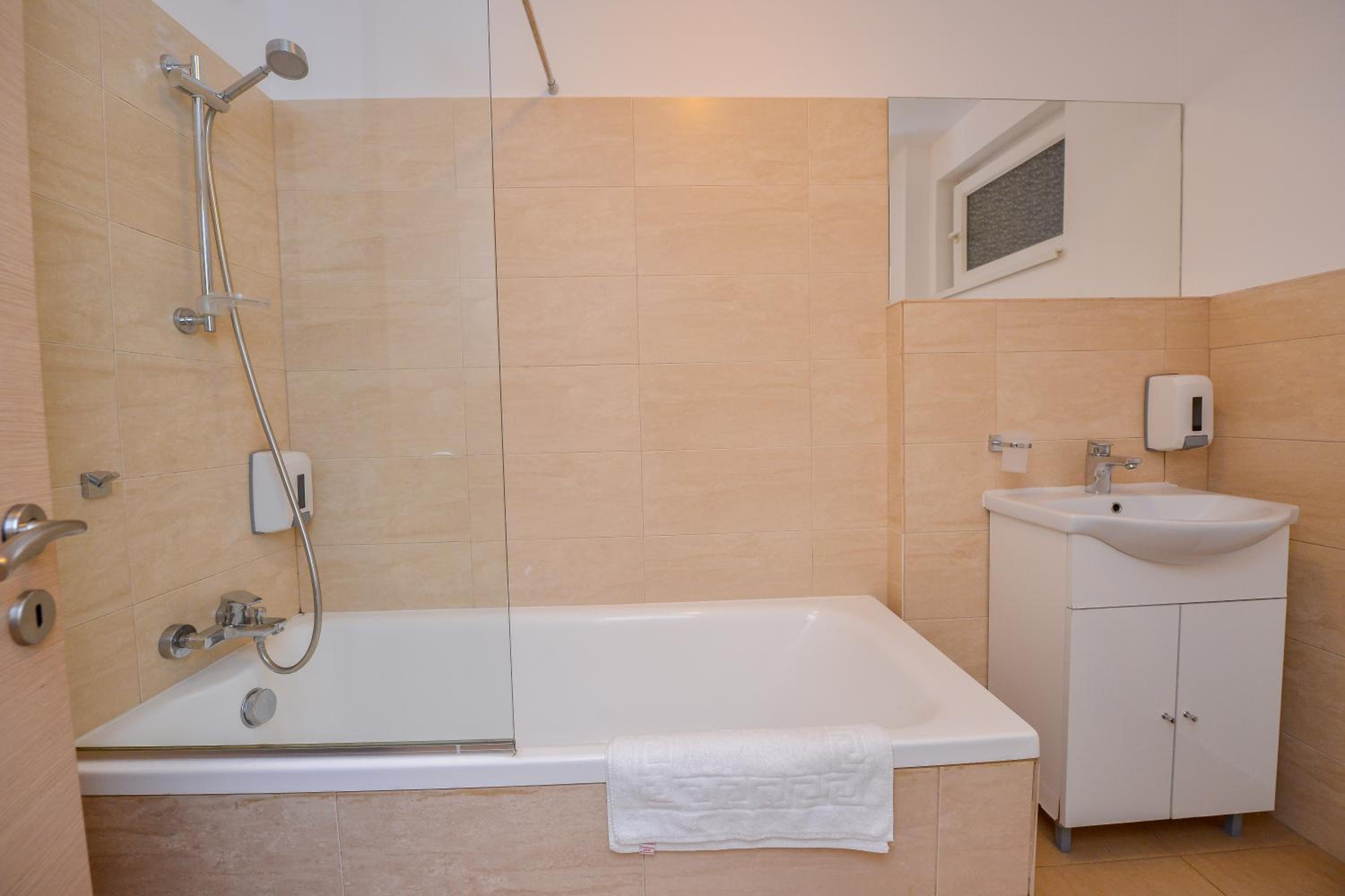 Deluxe Apartment - Photo 9