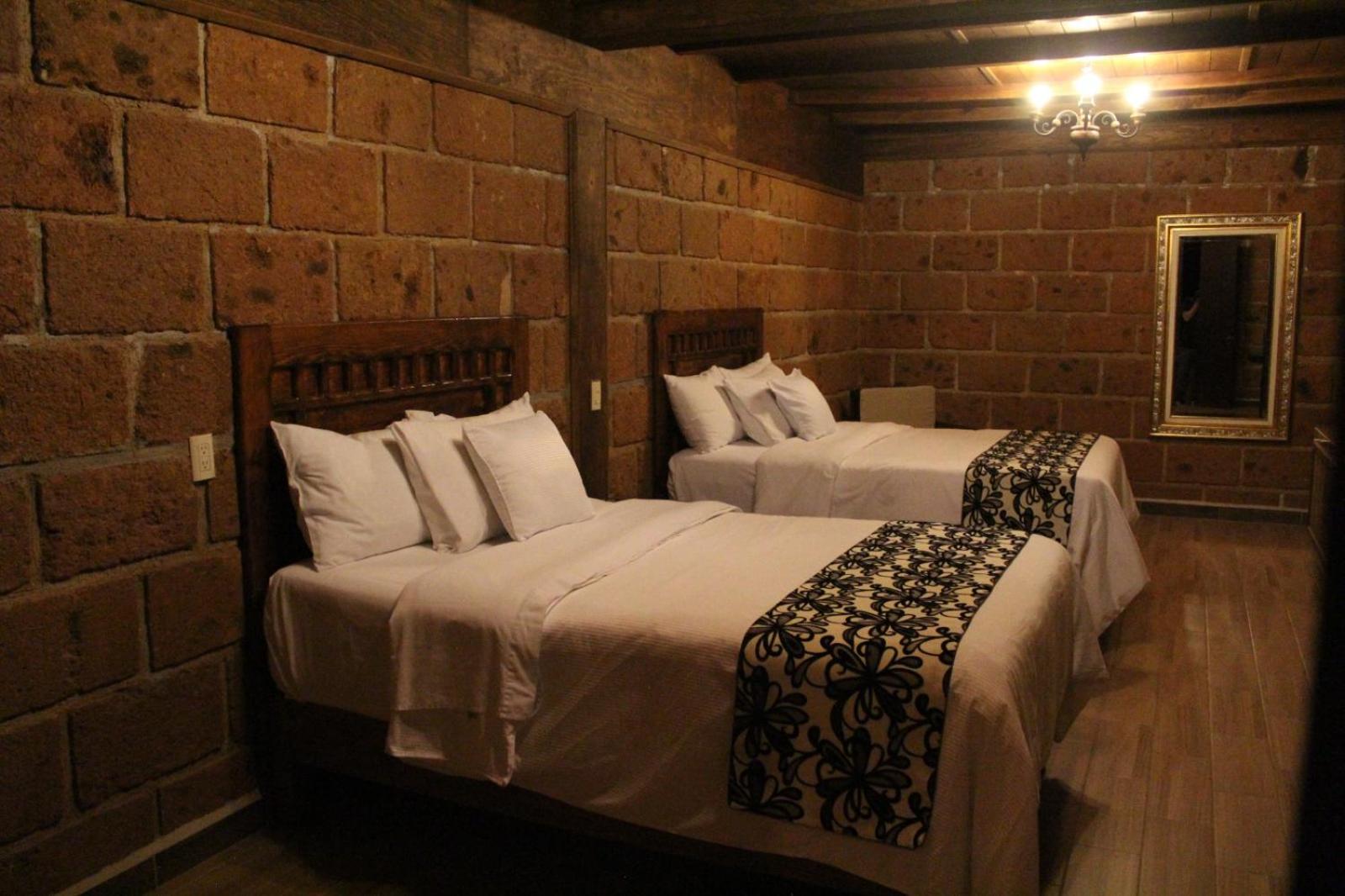 King Room with Two King Beds photo 3