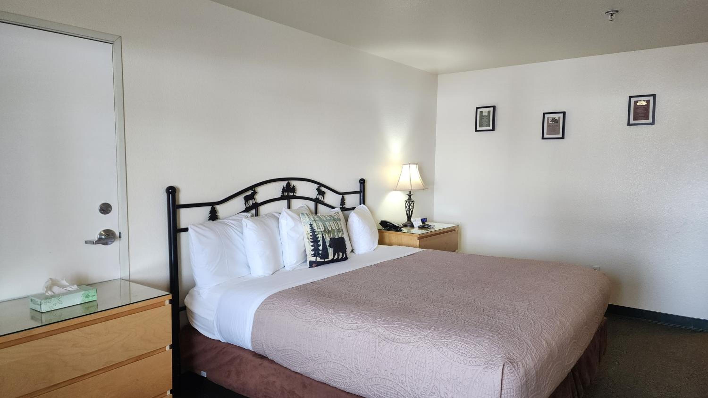 Deluxe King Room photo 2