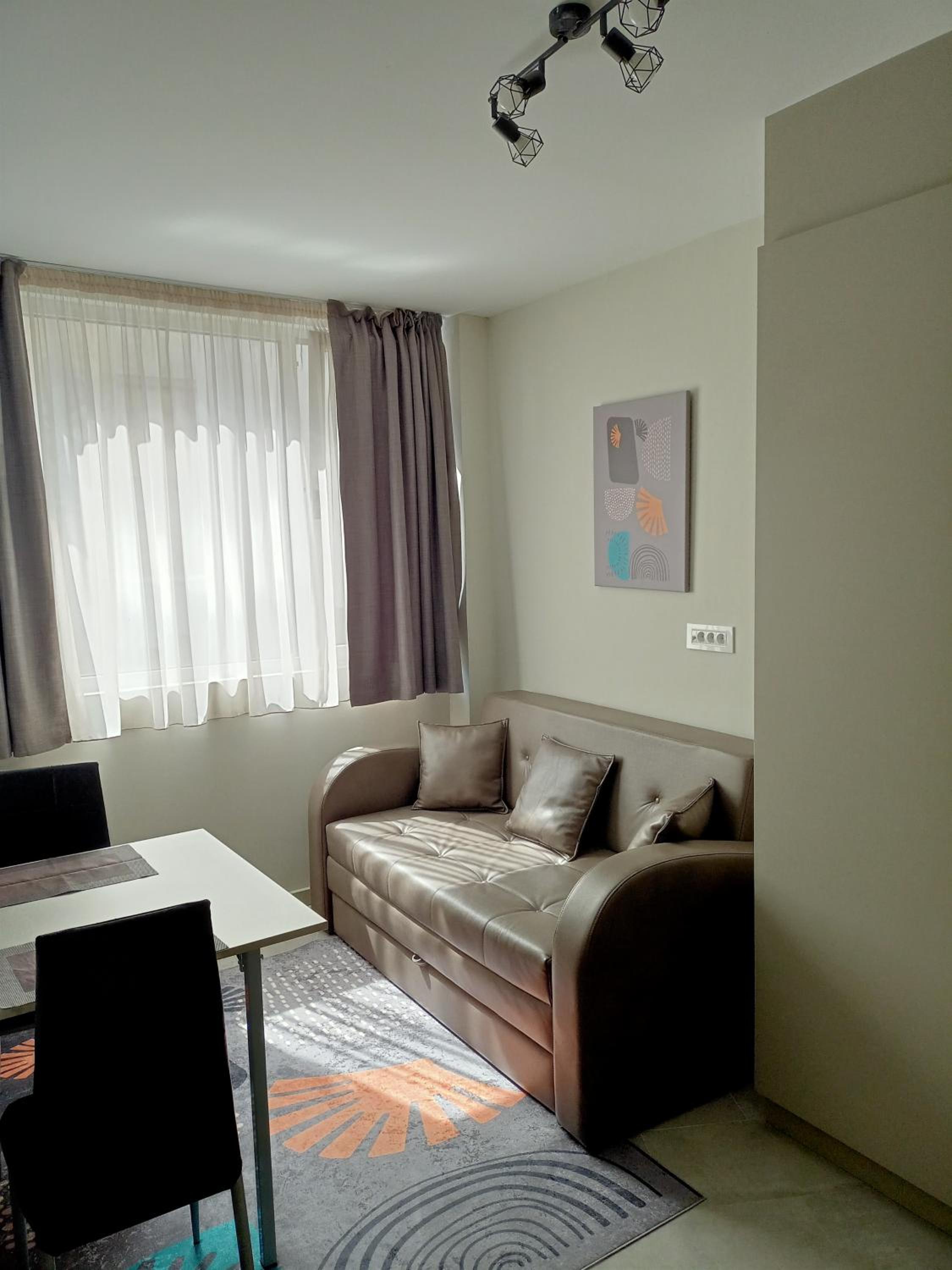 One-Bedroom Apartment with Free Parking - Photo 1