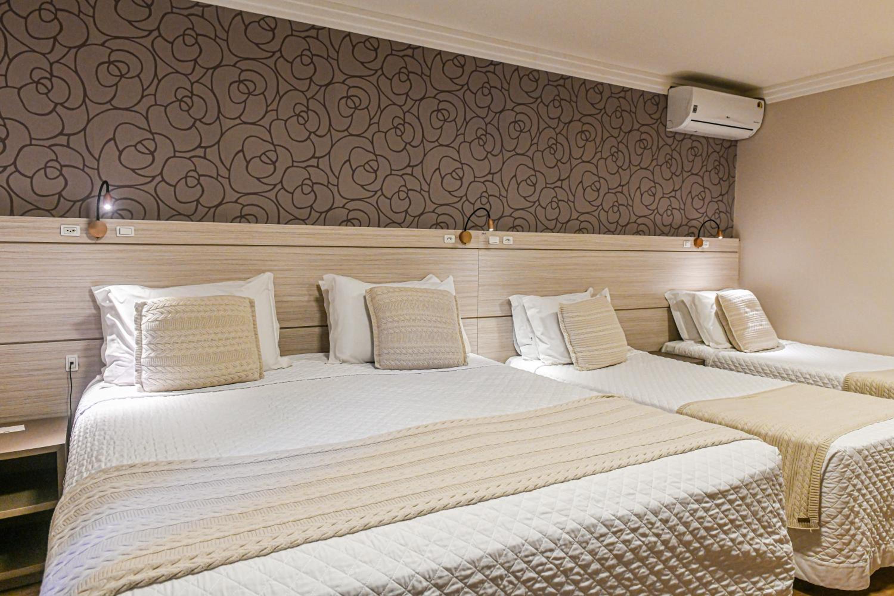 Luxury Quadruple Room photo 3