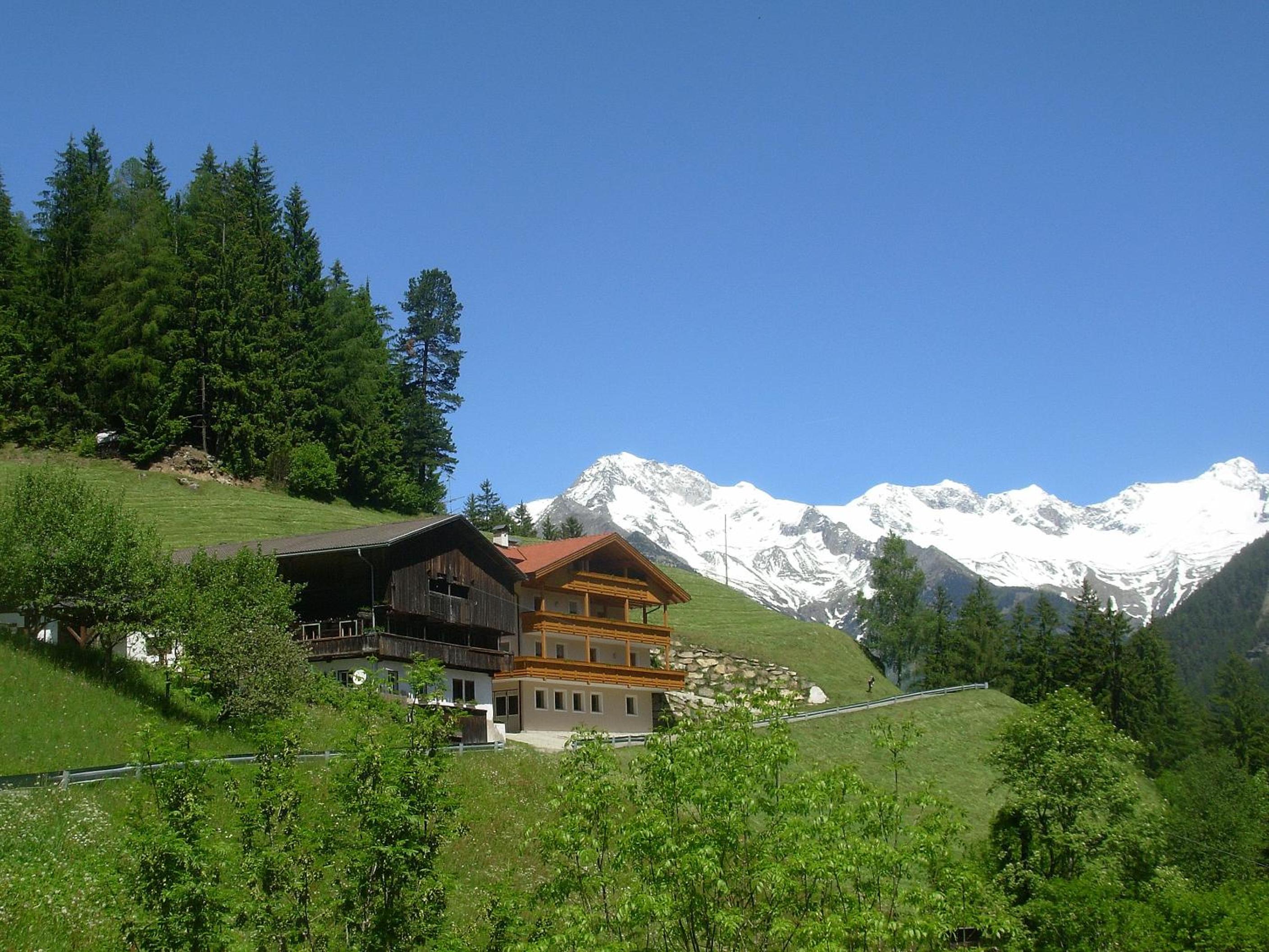 Apartment with Mountain View photo 2