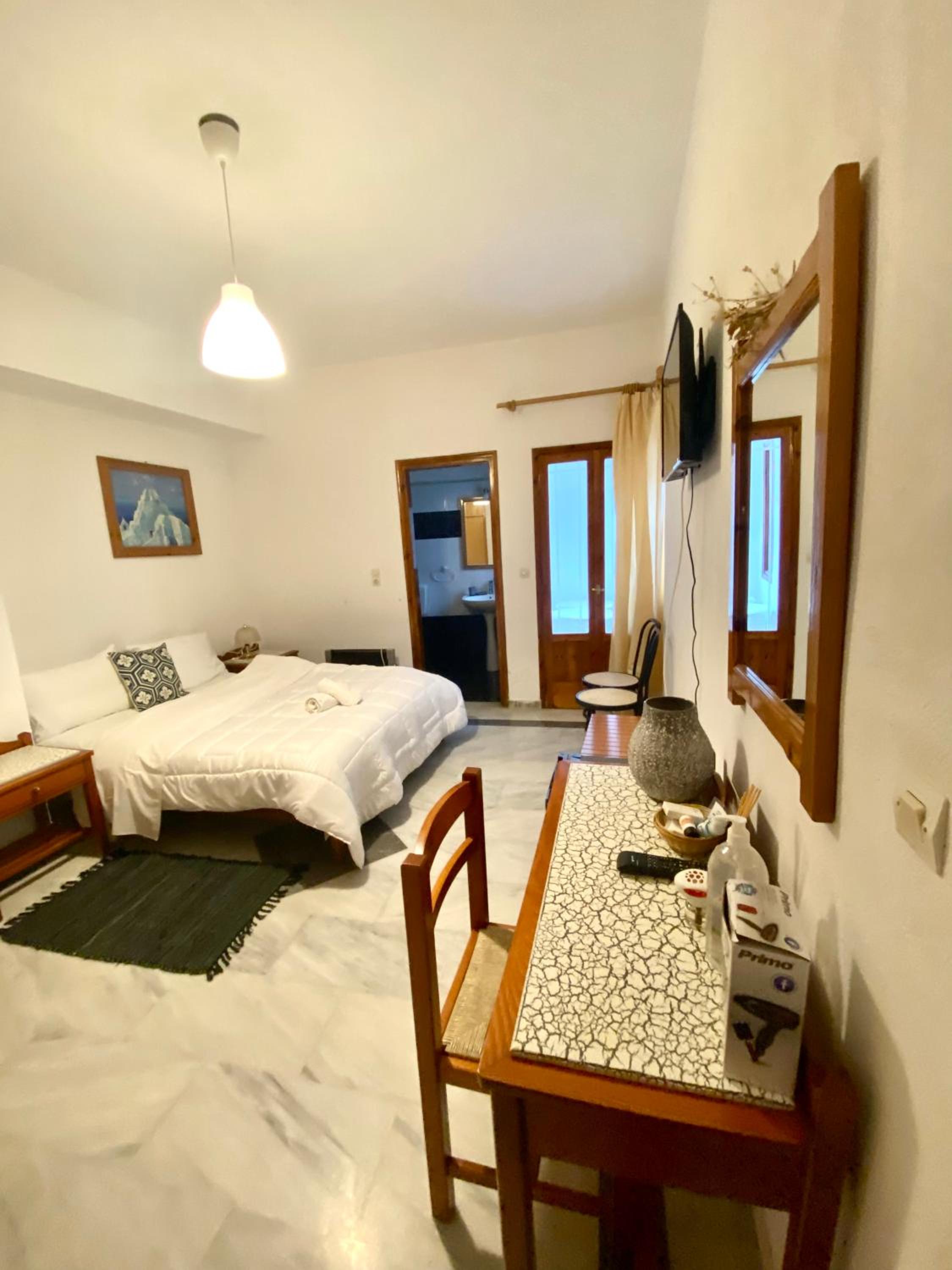 Deluxe Double Room with Balcony photo 1