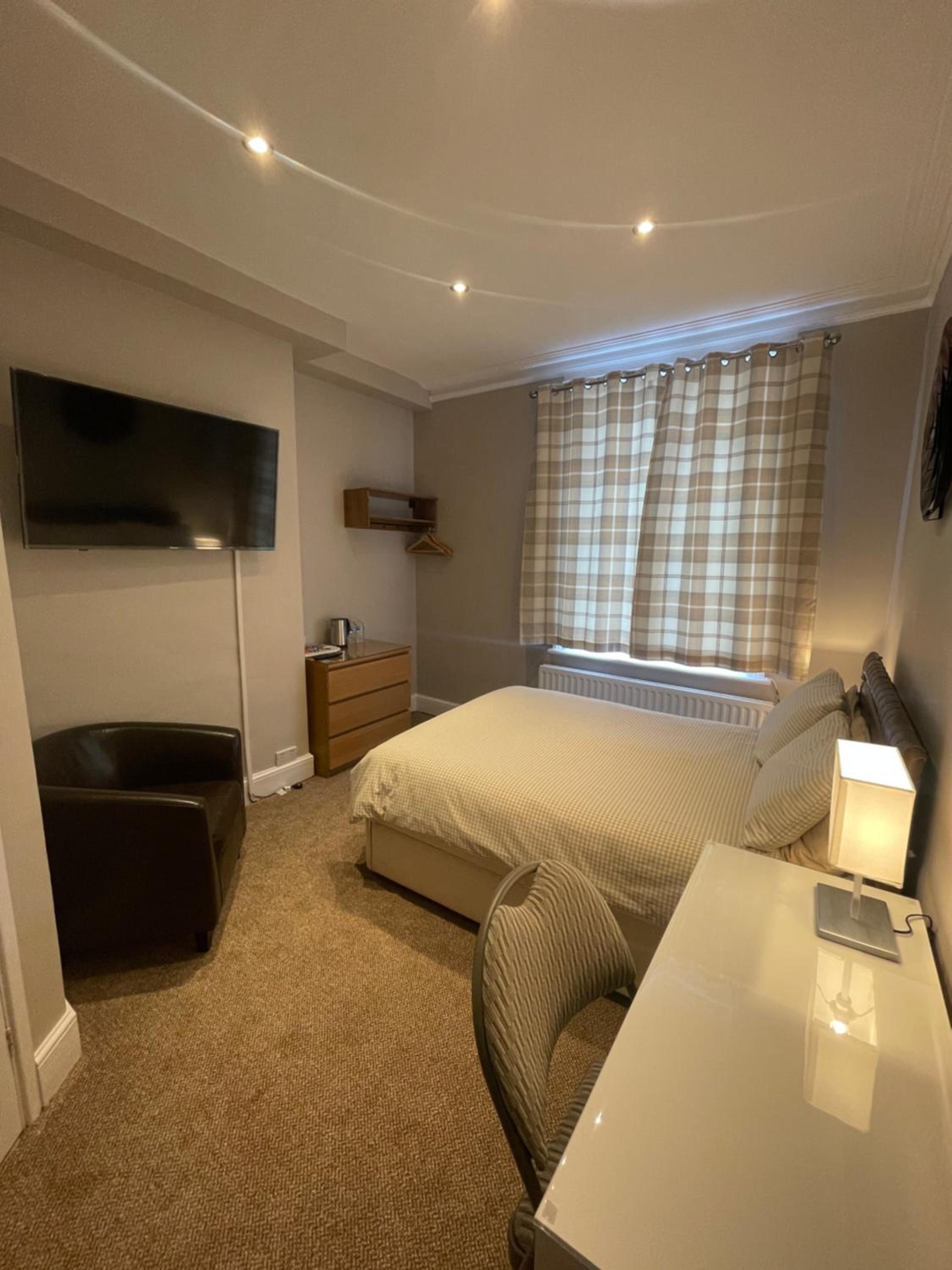 Double Room With Private Bathroom photo 2