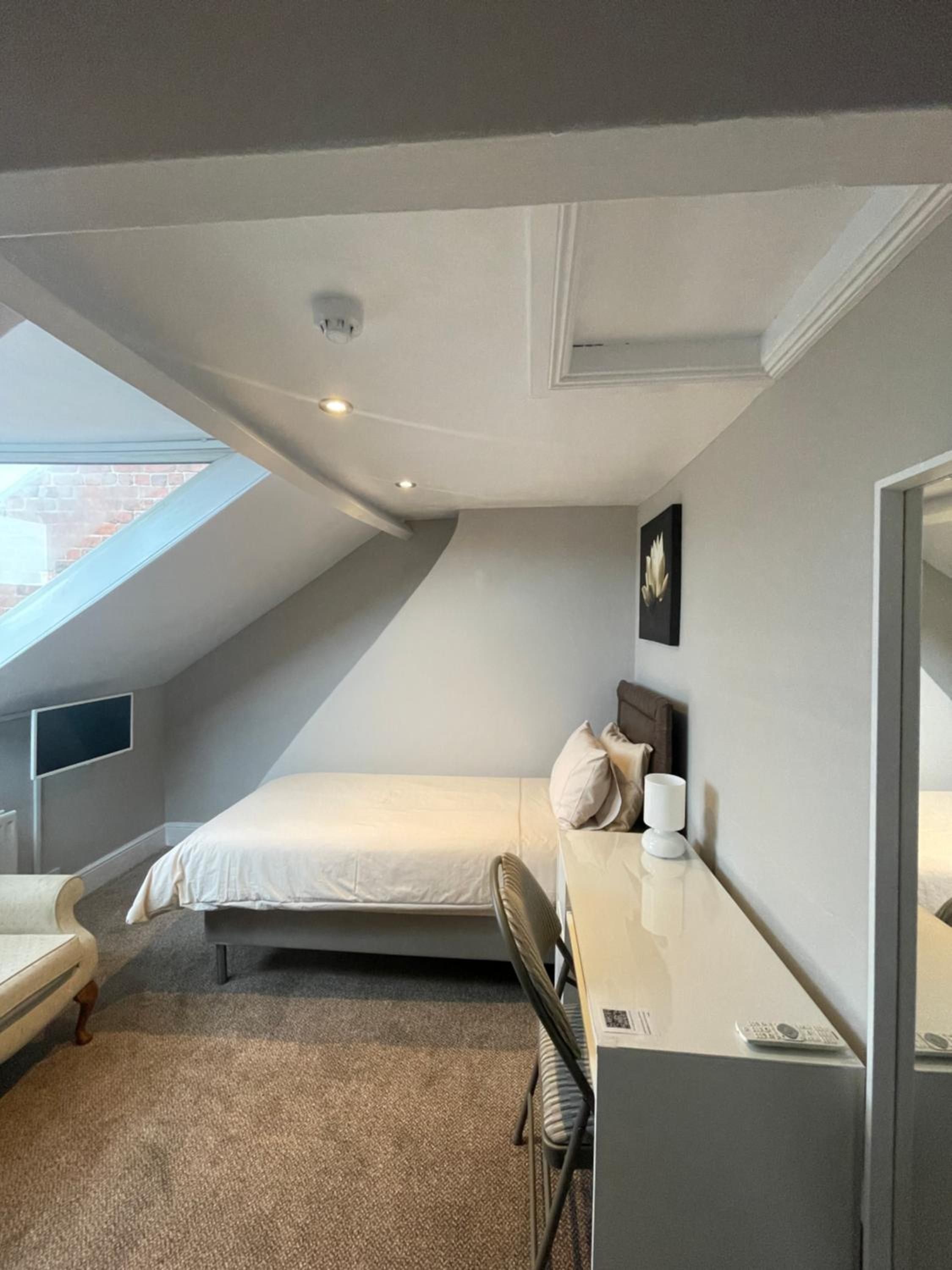 Single Room With Shared Bathroom photo 3