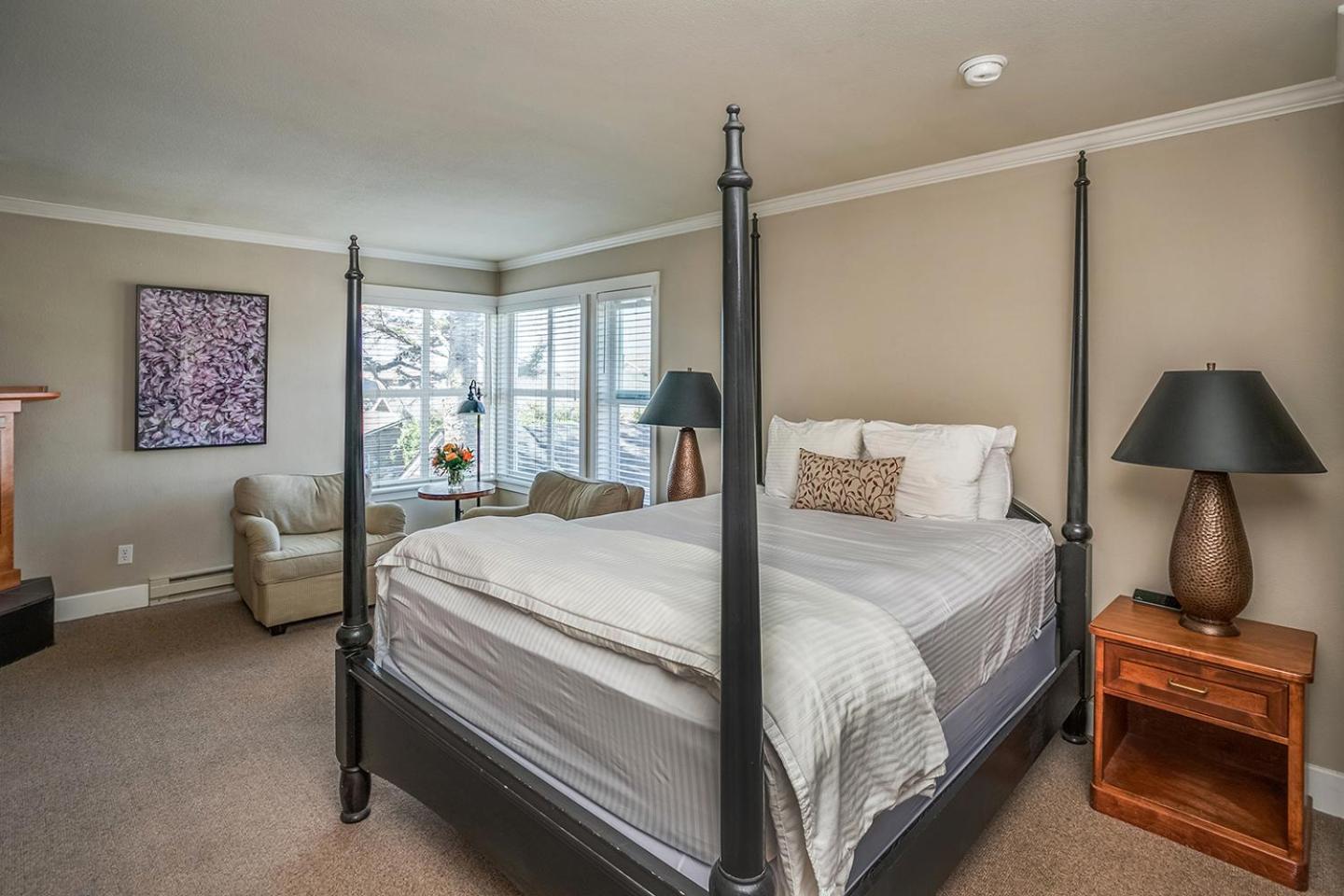 The Courtyard - Classic Queen (Children and Pet Friendly)