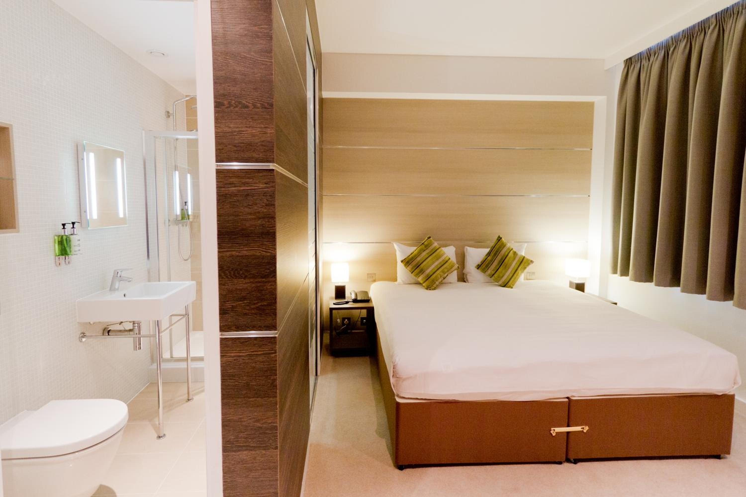 Superior Double Bedroom photo 3