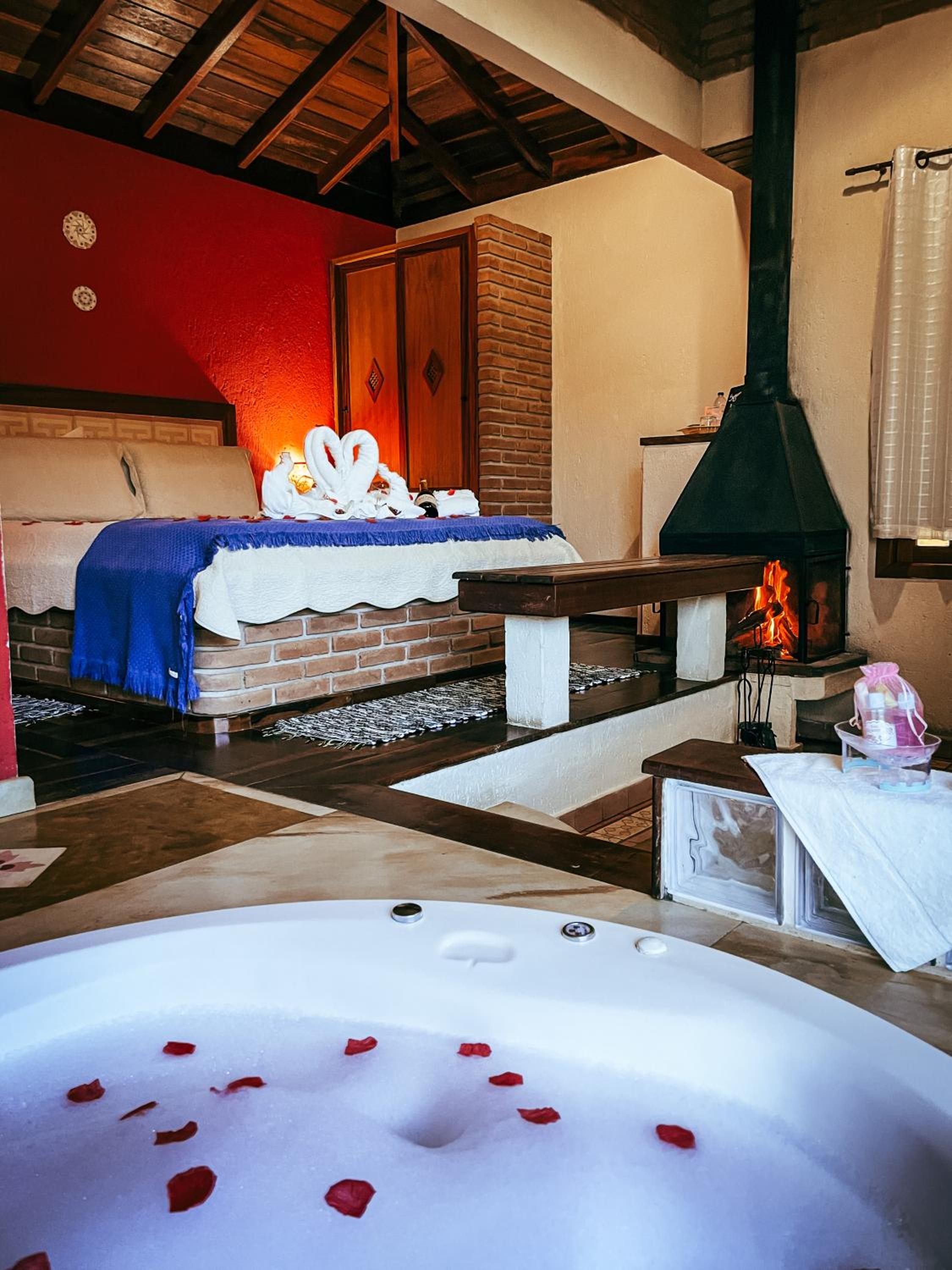 Chalet with Spa Bath with Mountain View