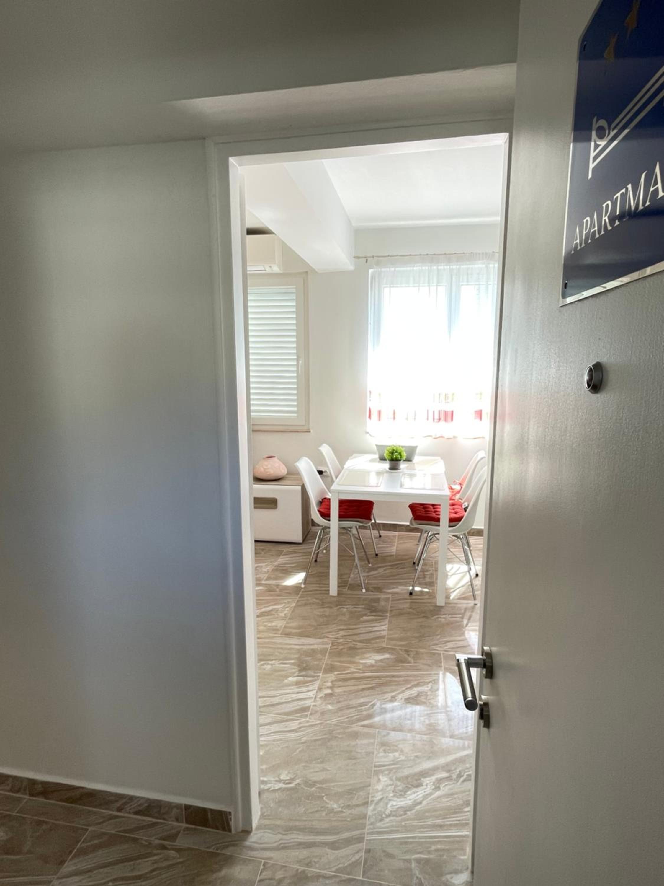 Apartment with Sea View - Photo 10