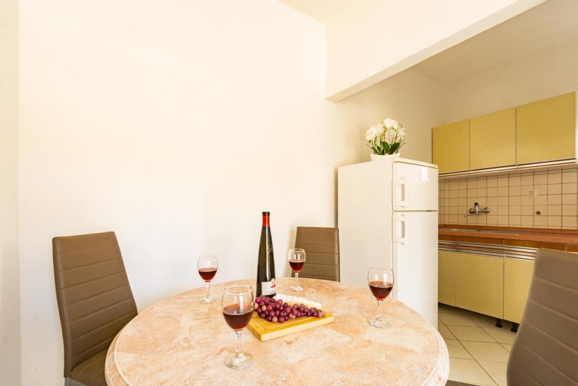 Apartment6 photo 2