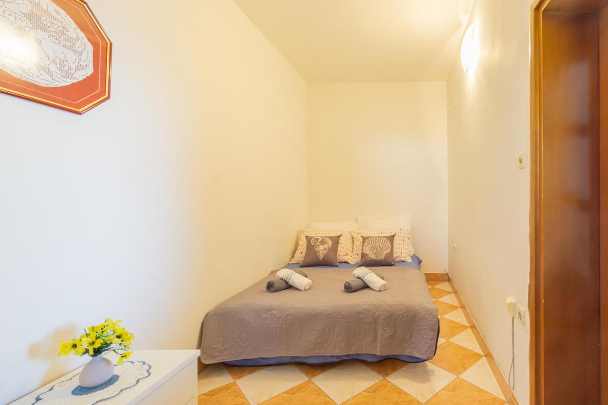 Apartment with Shower photo 3