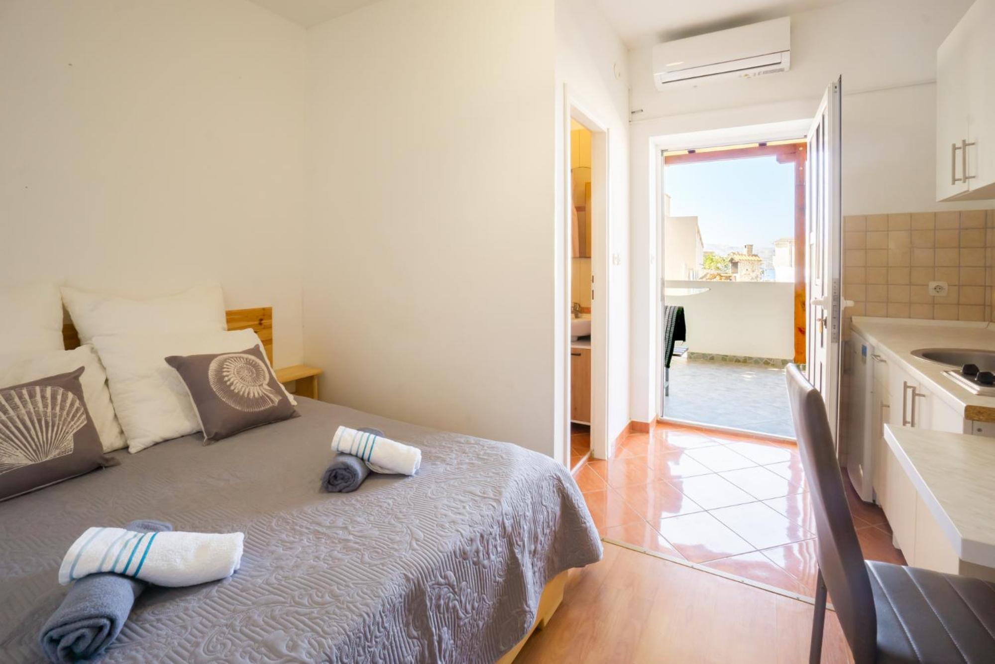 Studio Apartment photo 1