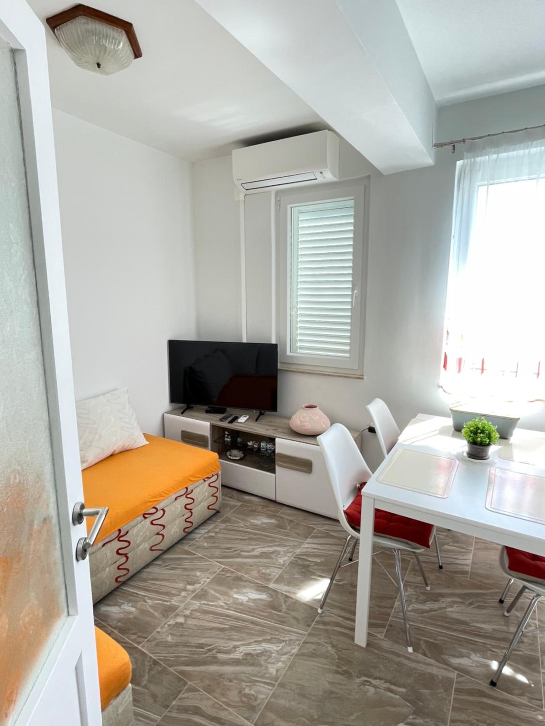 Apartment with Sea View - Photo 11